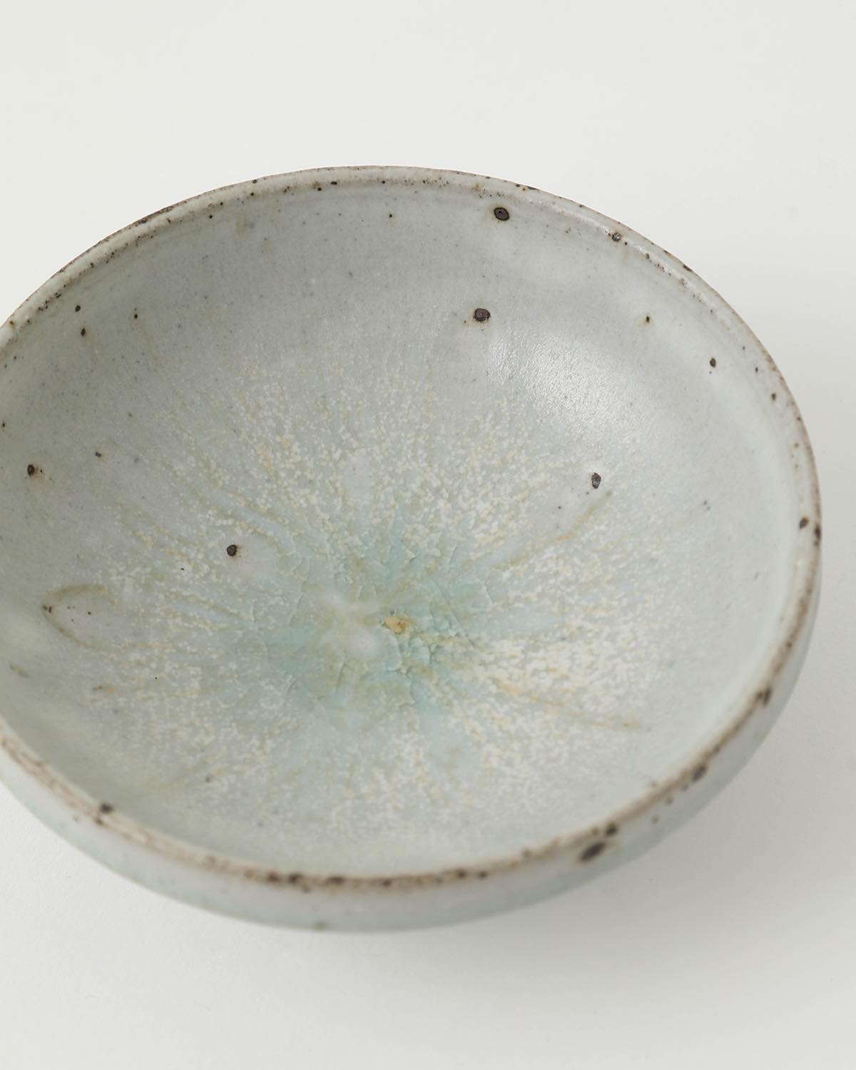 ふち厚小鉢 - 灰釉
