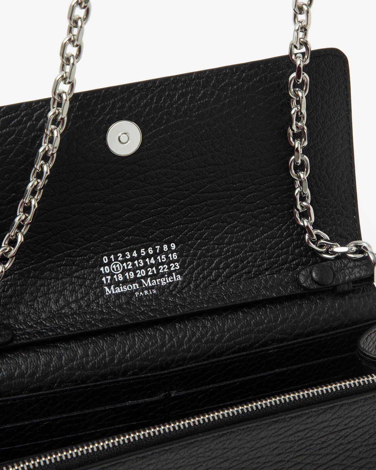 WALLET ON CHAIN MEDIUM