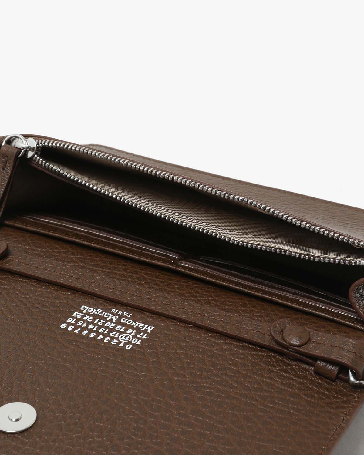 WALLET ON CHAIN MEDIUM