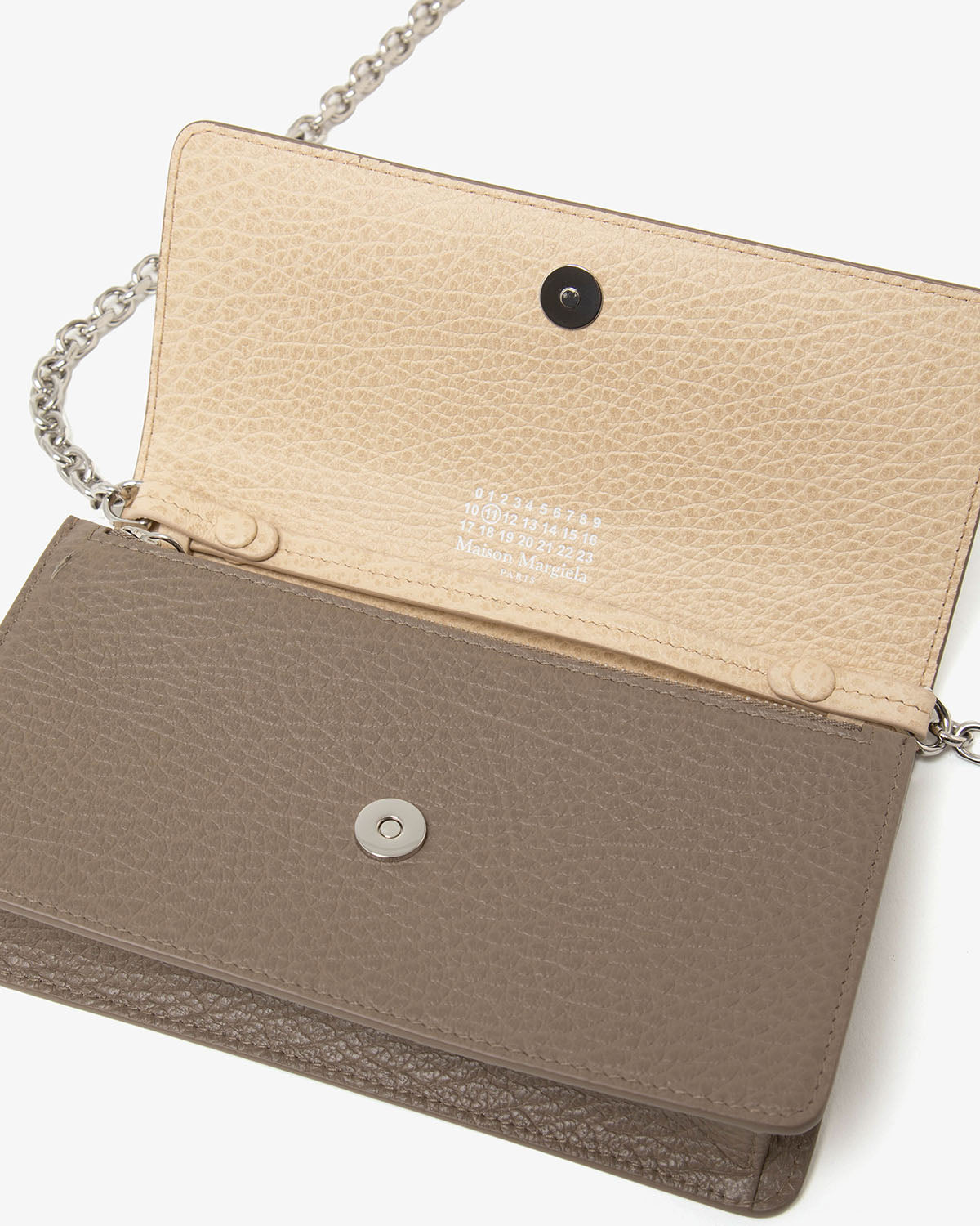 WALLET ON CHAIN MEDIUM