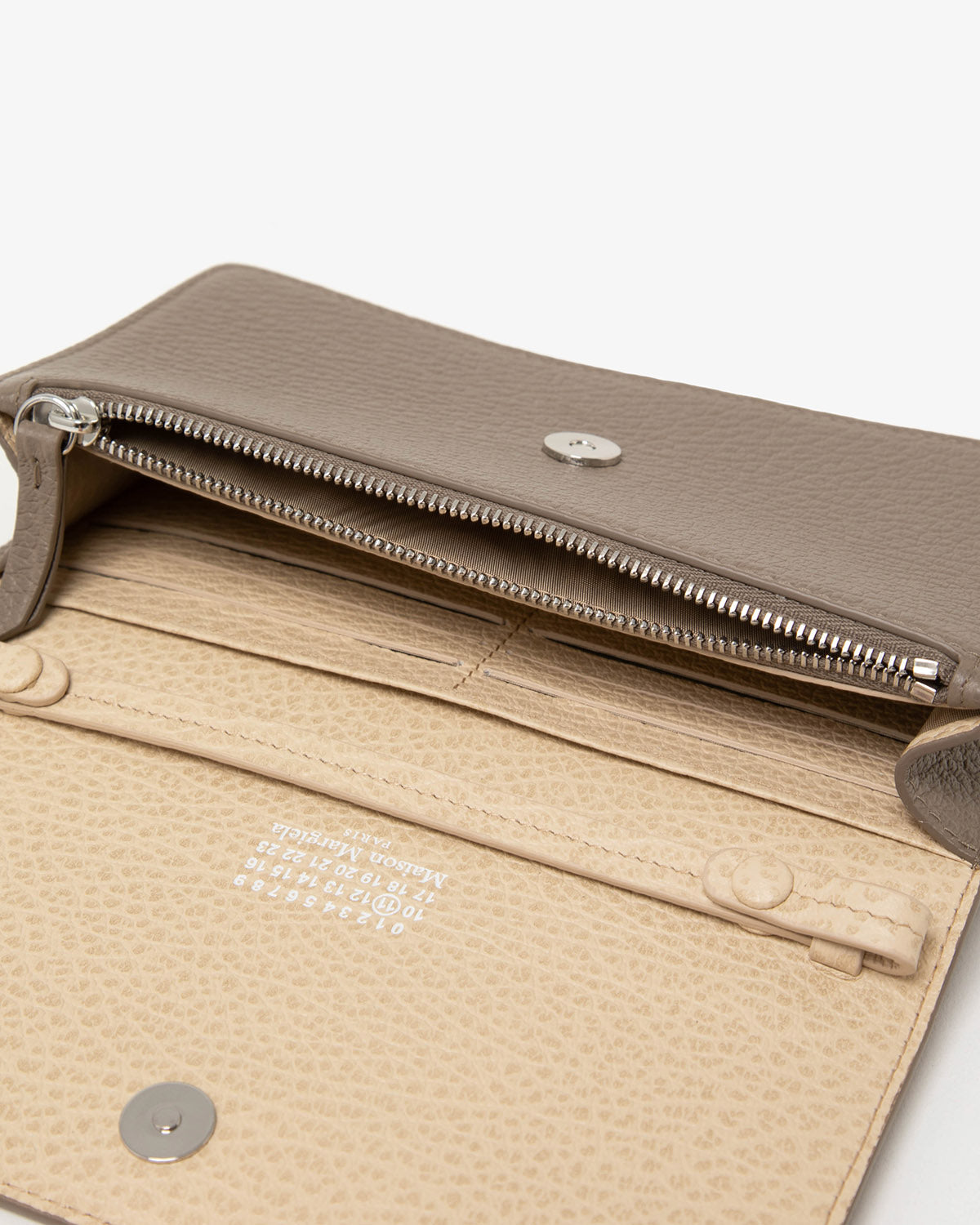 WALLET ON CHAIN MEDIUM