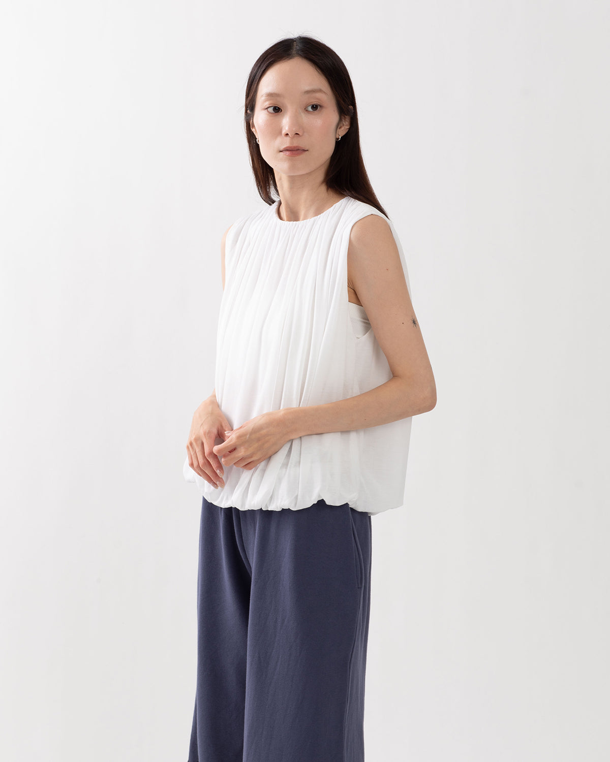 SHEER SHIRRING VOLUME SLEEVELESS