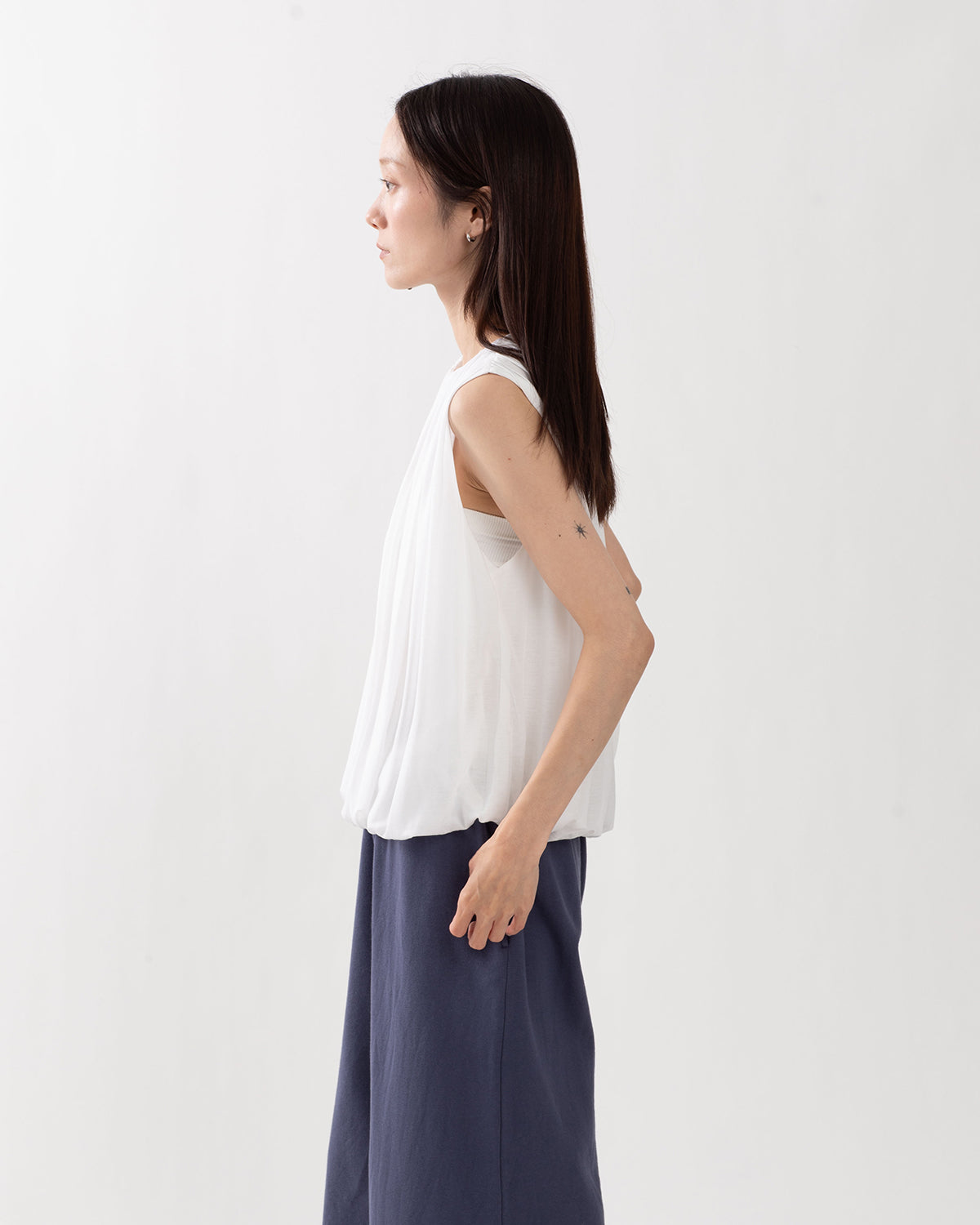 SHEER SHIRRING VOLUME SLEEVELESS
