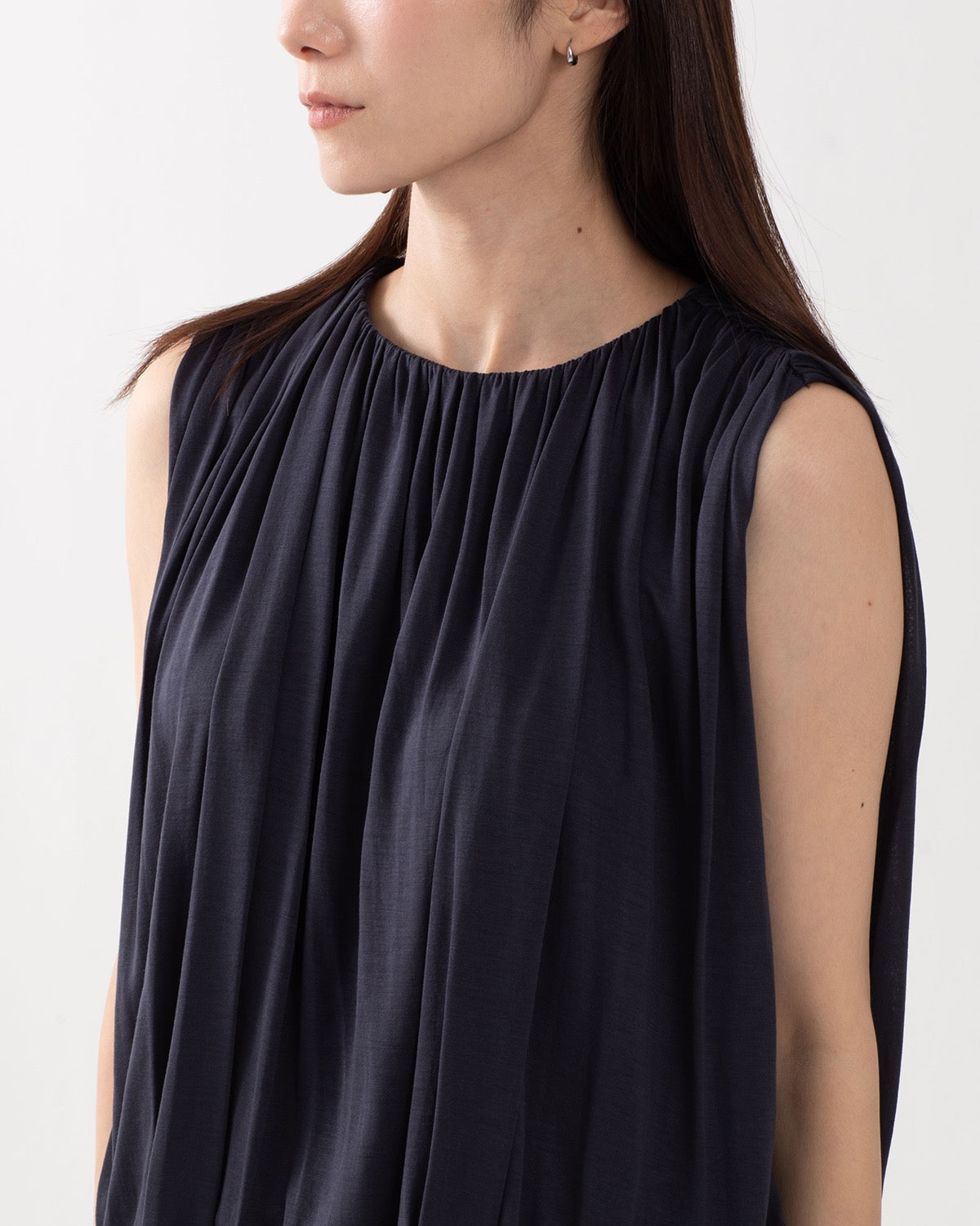 SHEER SHIRRING VOLUME SLEEVELESS