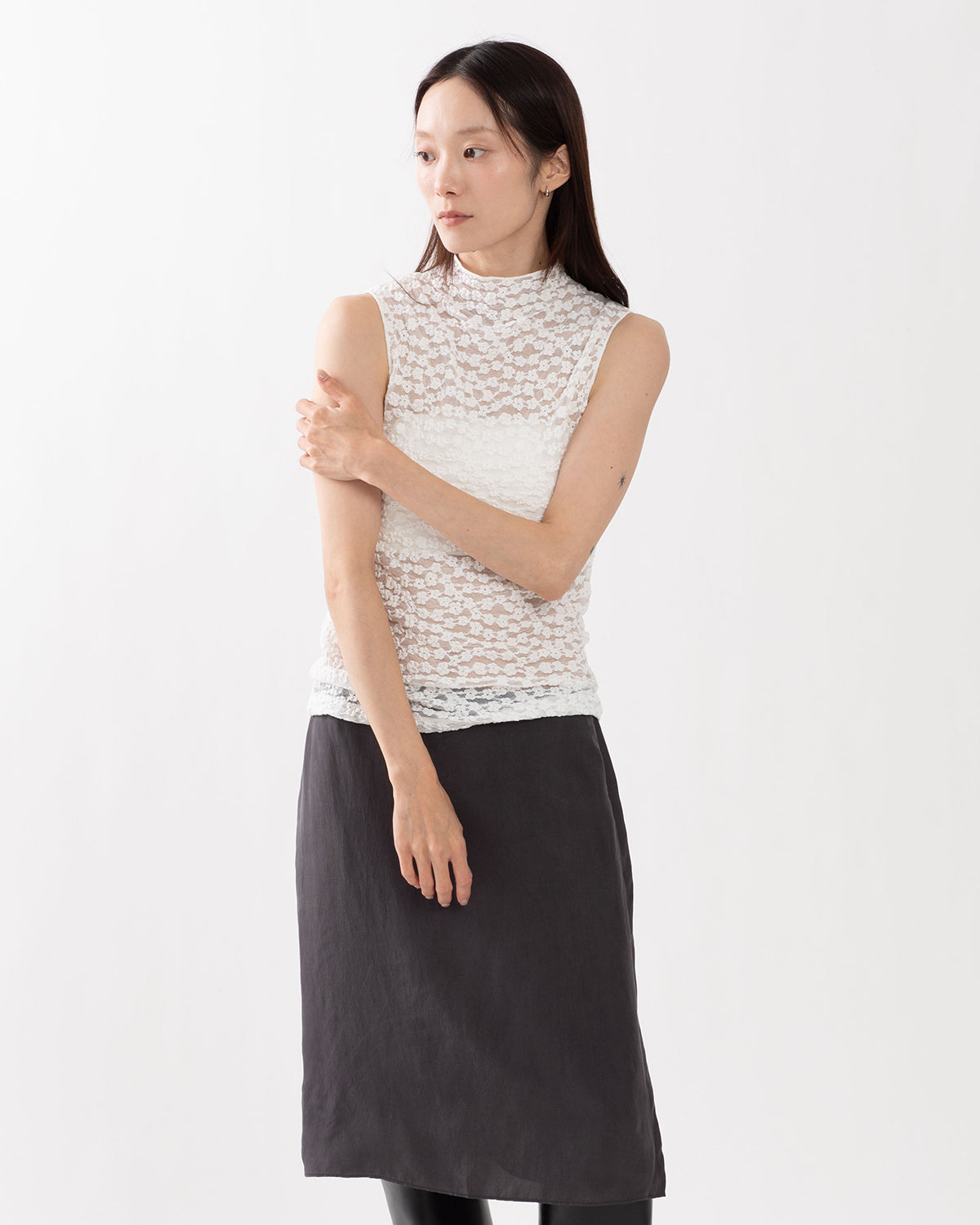 FITTED LACE JERSEY TOP