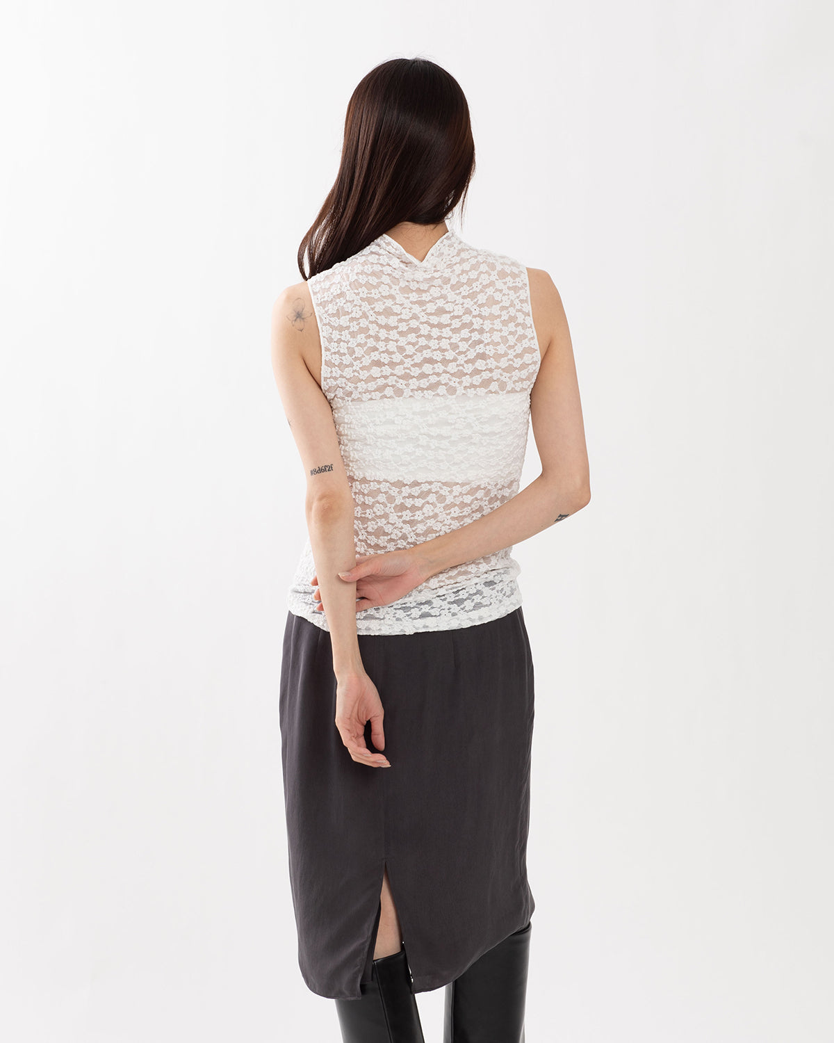 FITTED LACE JERSEY TOP