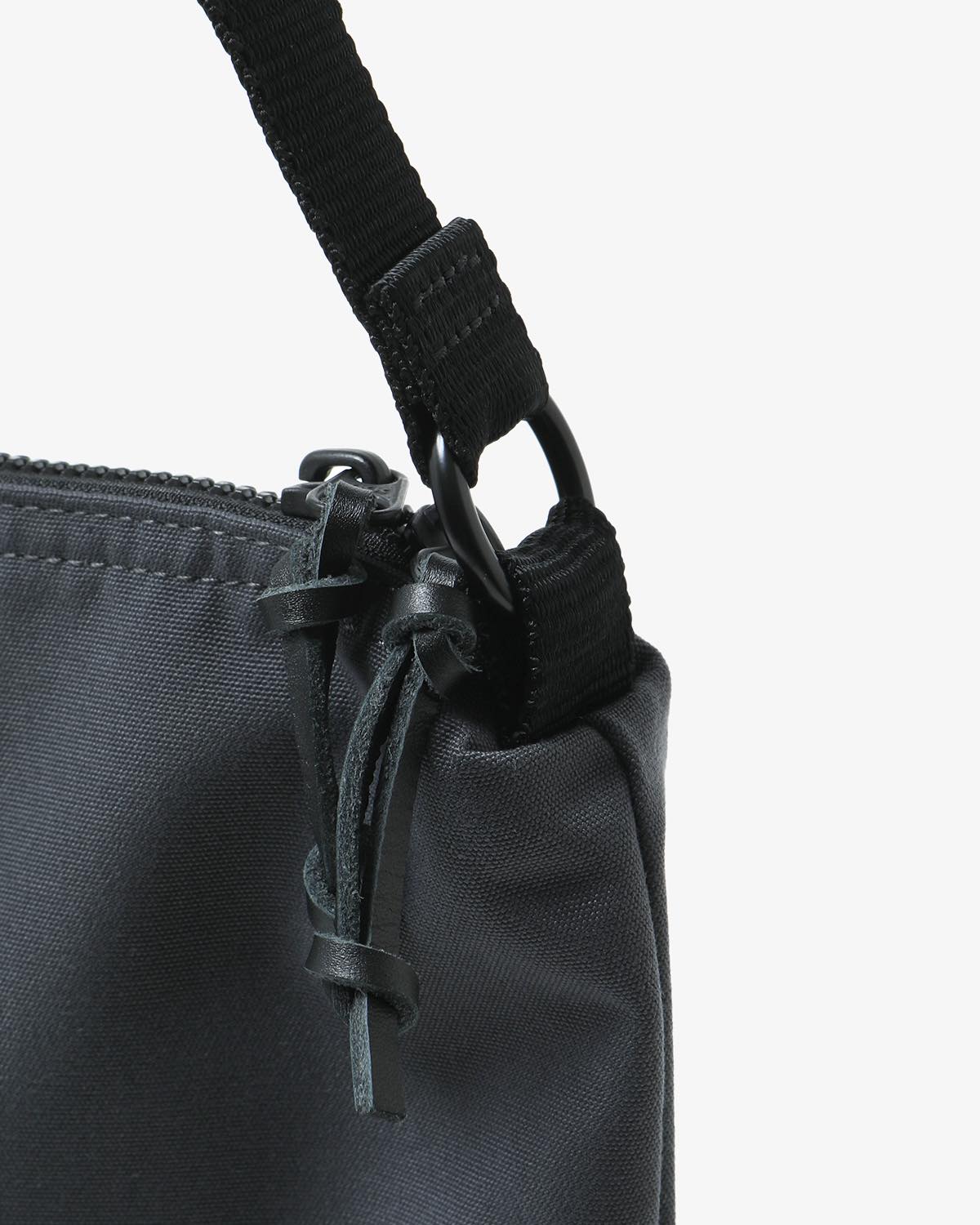 FIELD SHOULDER BAG