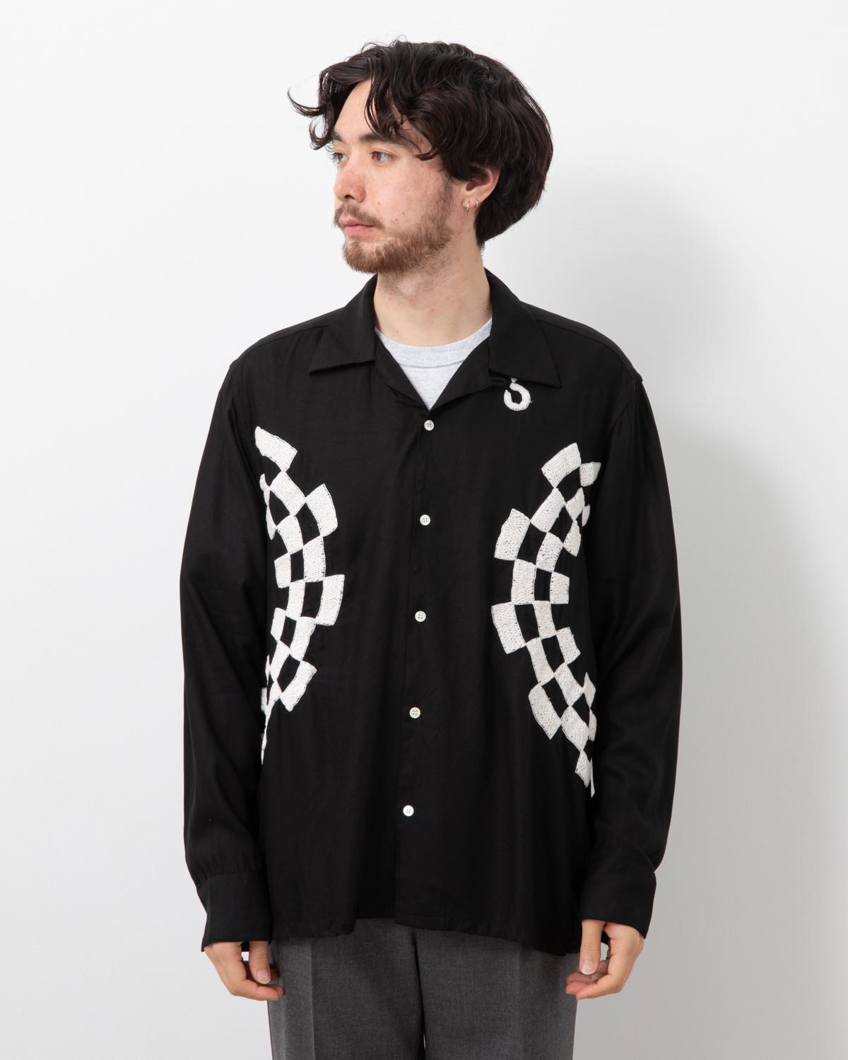 CHECKER EMBROIDERY OPEN COLLAR SHIRT