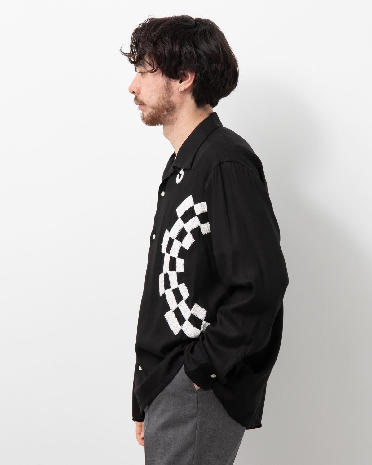CHECKER EMBROIDERY OPEN COLLAR SHIRT