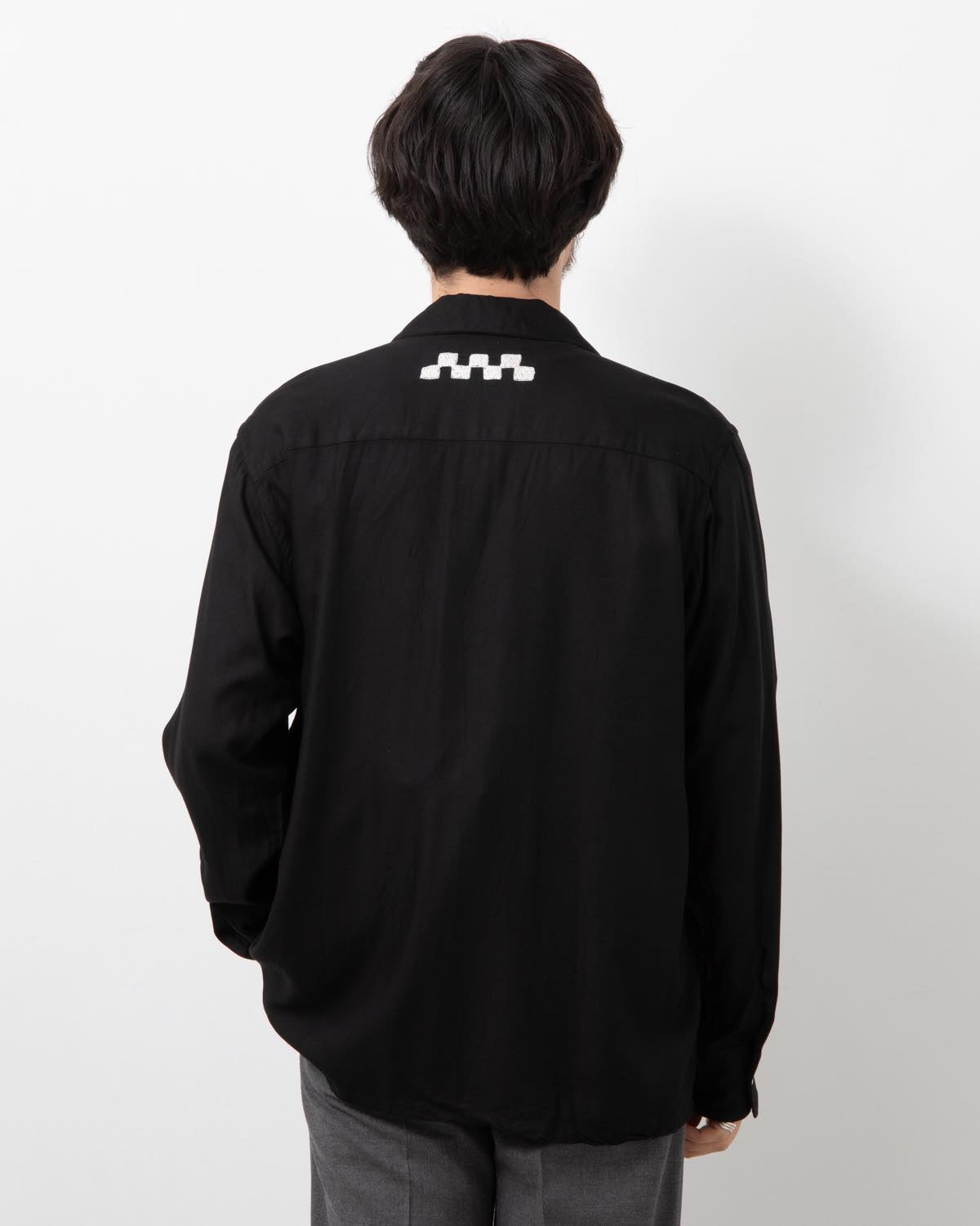 CHECKER EMBROIDERY OPEN COLLAR SHIRT