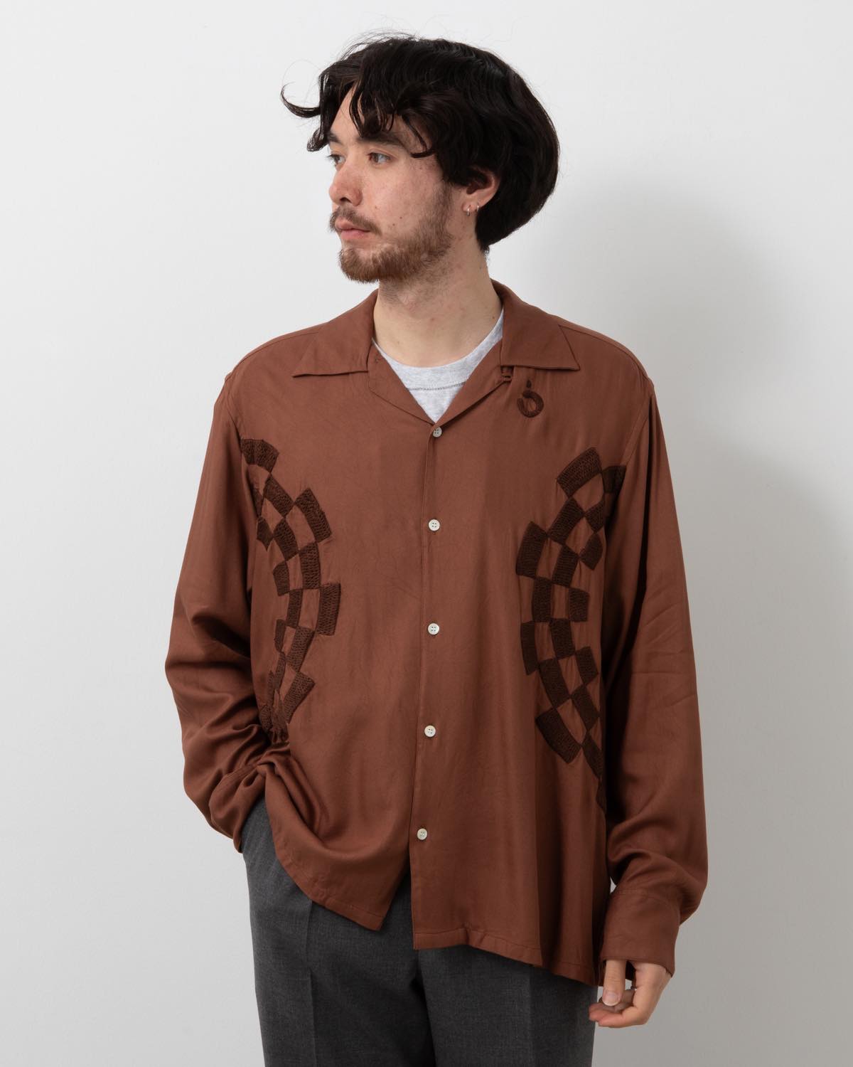 CHECKER EMBROIDERY OPEN COLLAR SHIRT