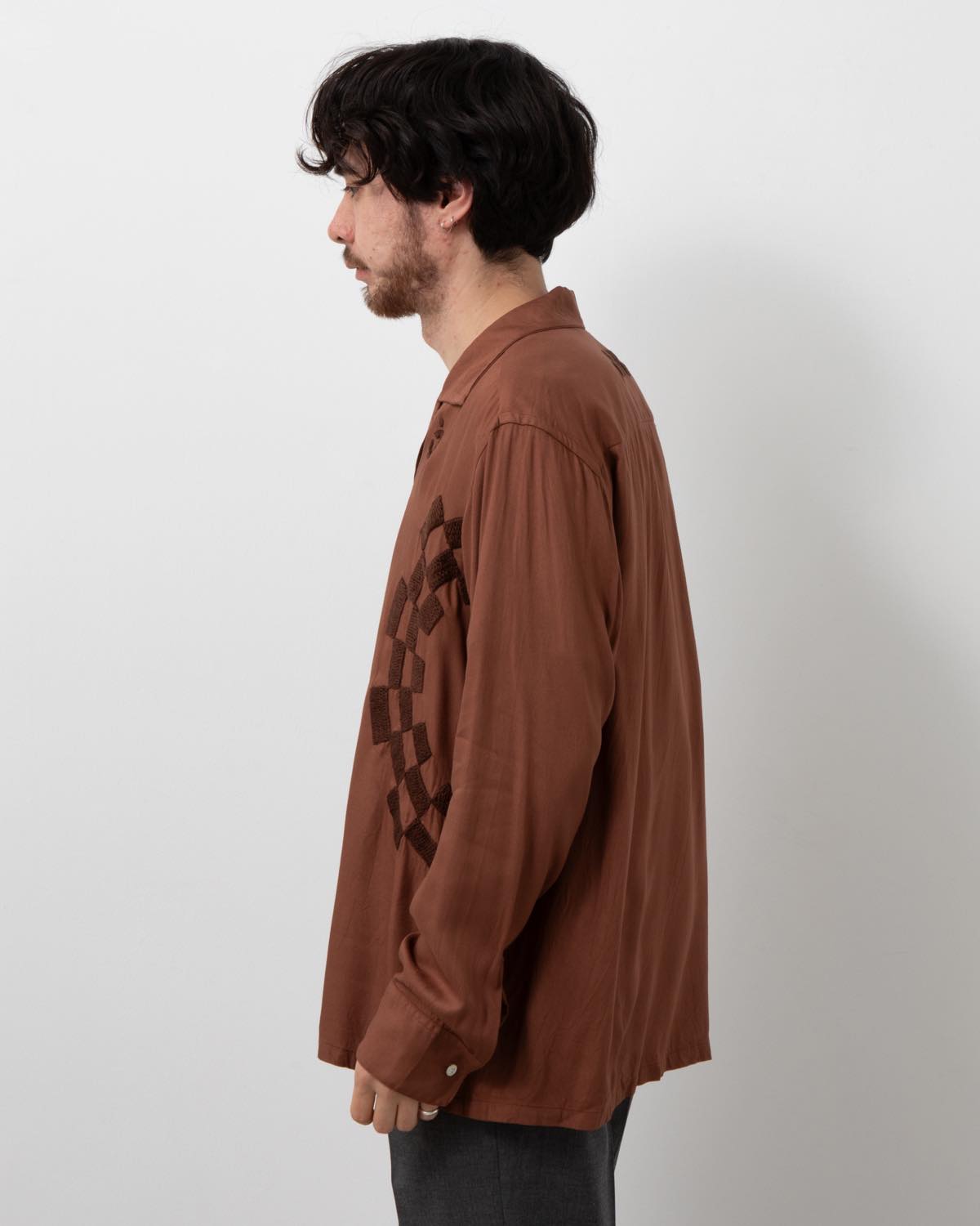 CHECKER EMBROIDERY OPEN COLLAR SHIRT