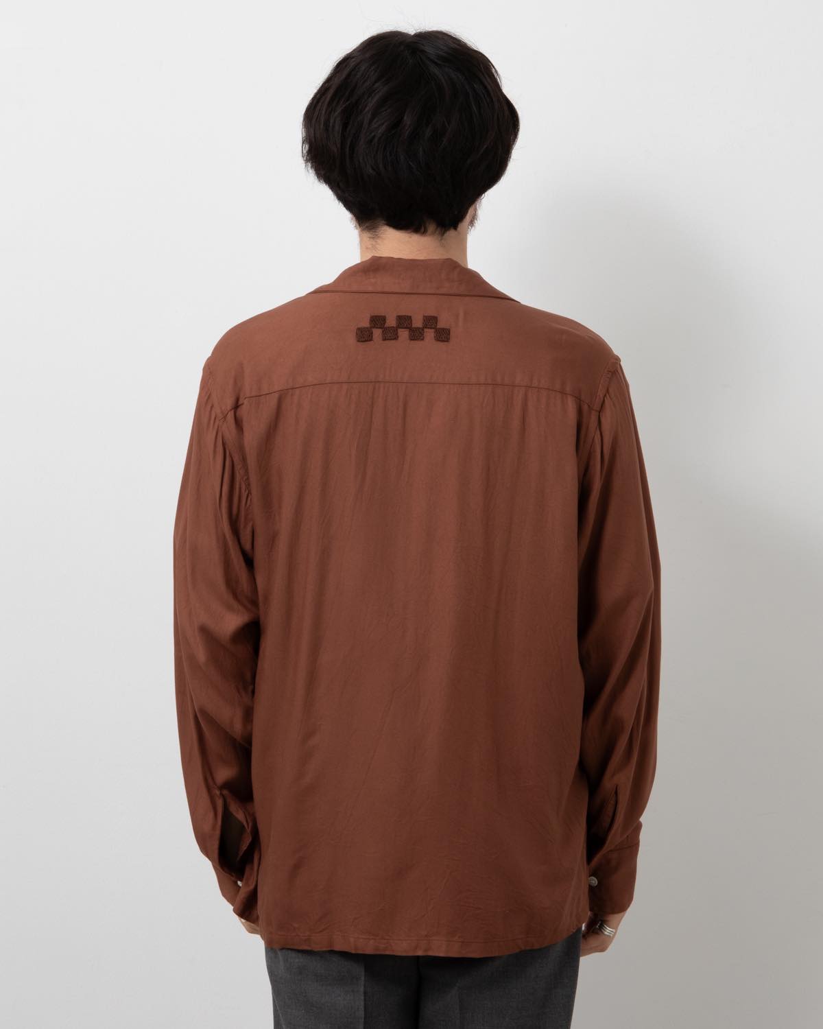 CHECKER EMBROIDERY OPEN COLLAR SHIRT