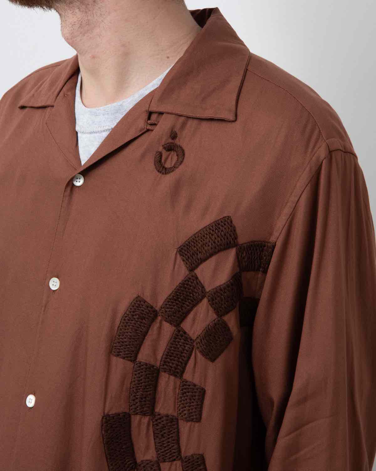 CHECKER EMBROIDERY OPEN COLLAR SHIRT
