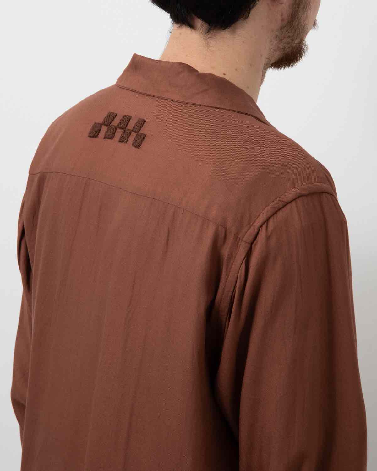 CHECKER EMBROIDERY OPEN COLLAR SHIRT