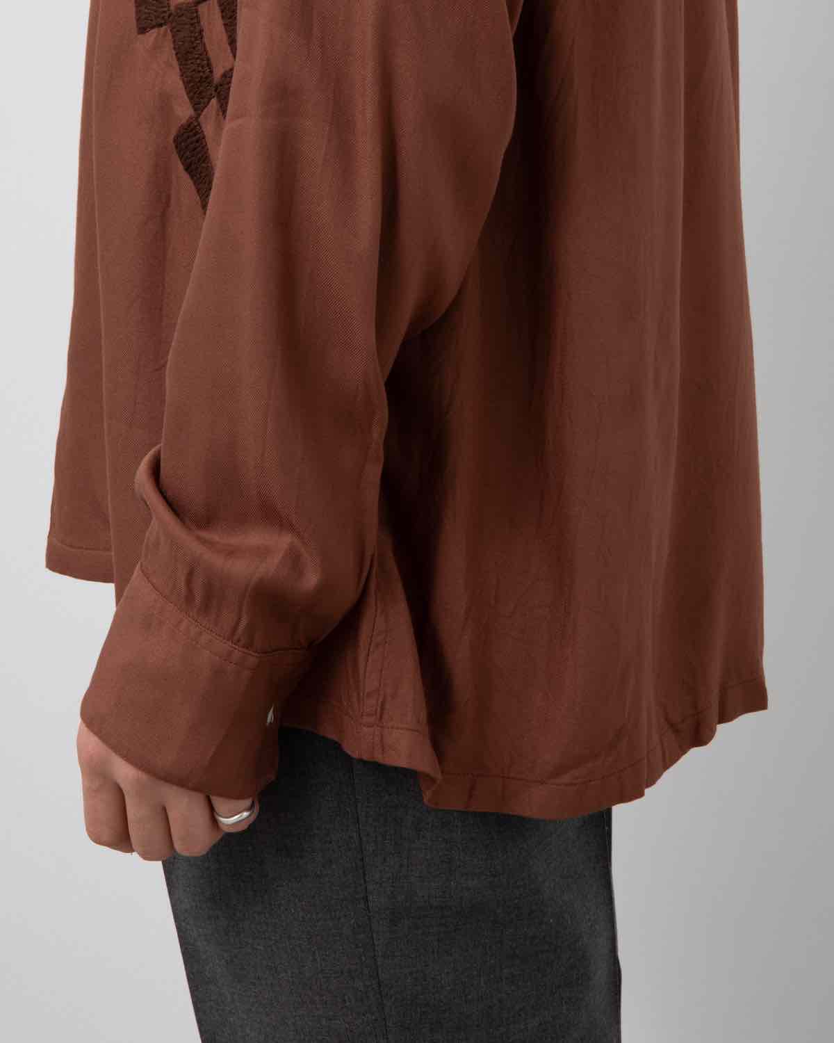 CHECKER EMBROIDERY OPEN COLLAR SHIRT