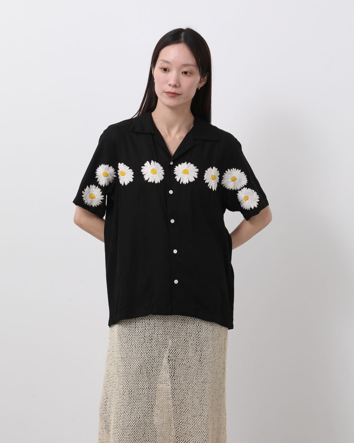 FLOWER EMBROIDERY OPEN COLLAR SS SHIRT