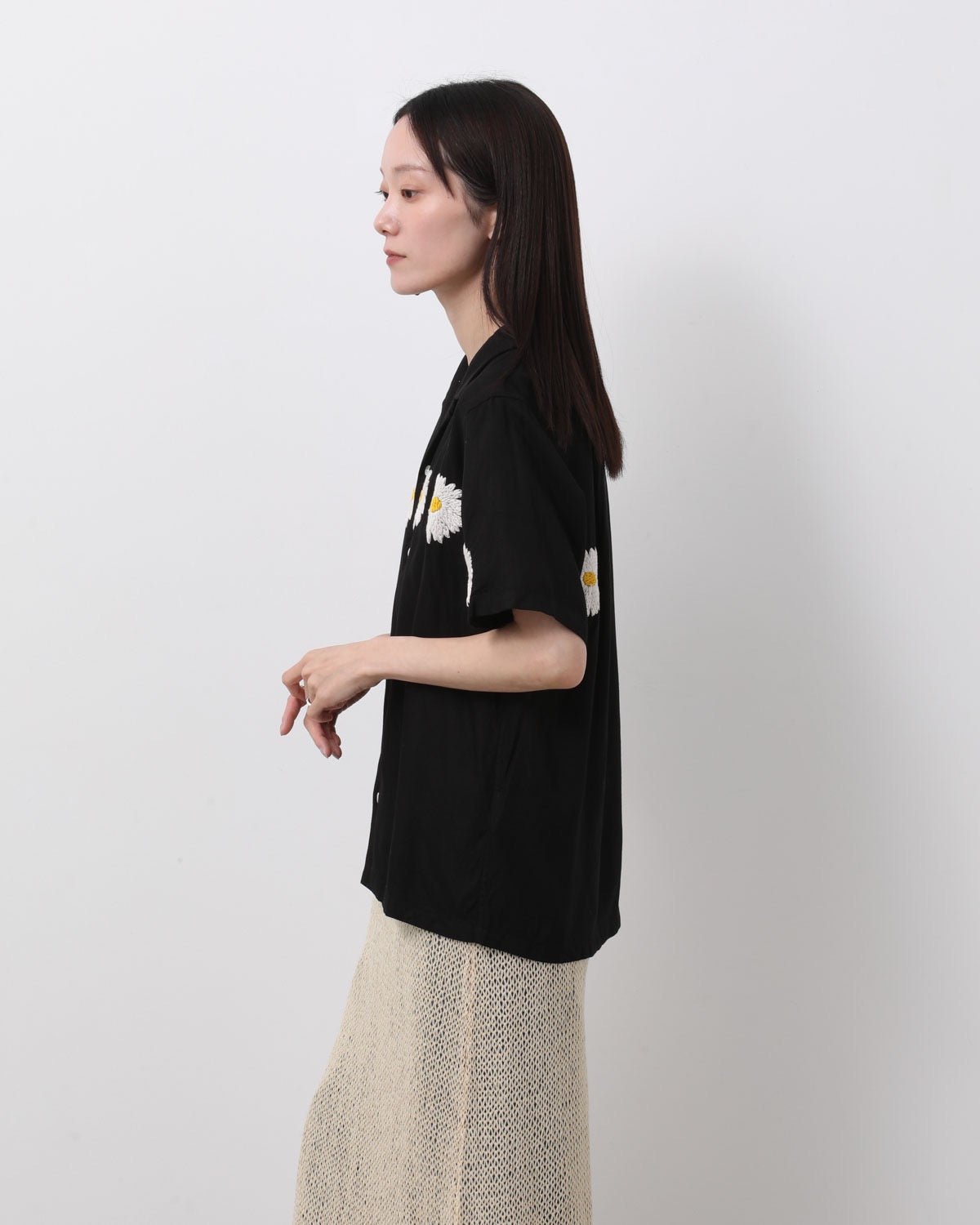 FLOWER EMBROIDERY OPEN COLLAR SS SHIRT