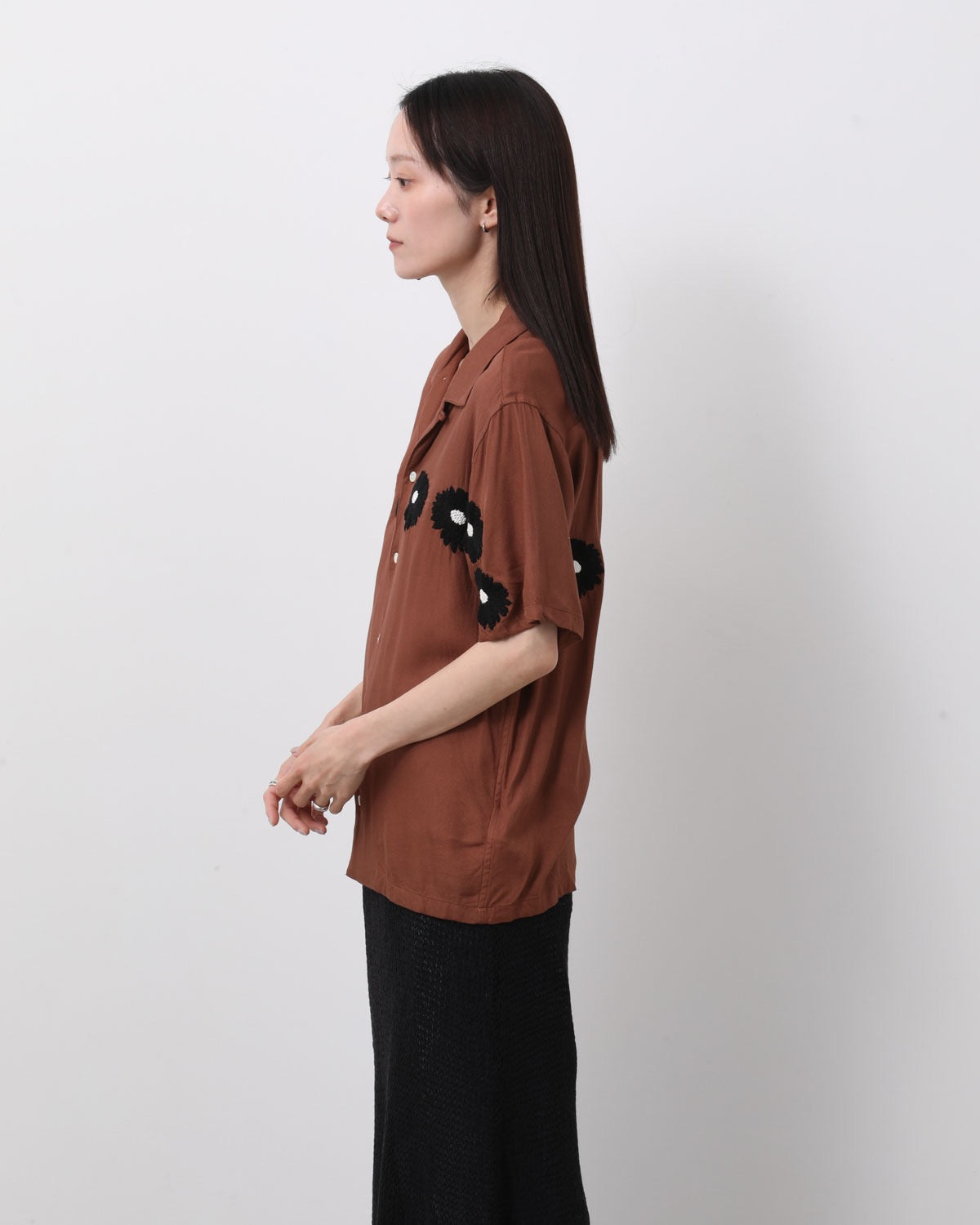 FLOWER EMBROIDERY OPEN COLLAR SS SHIRT