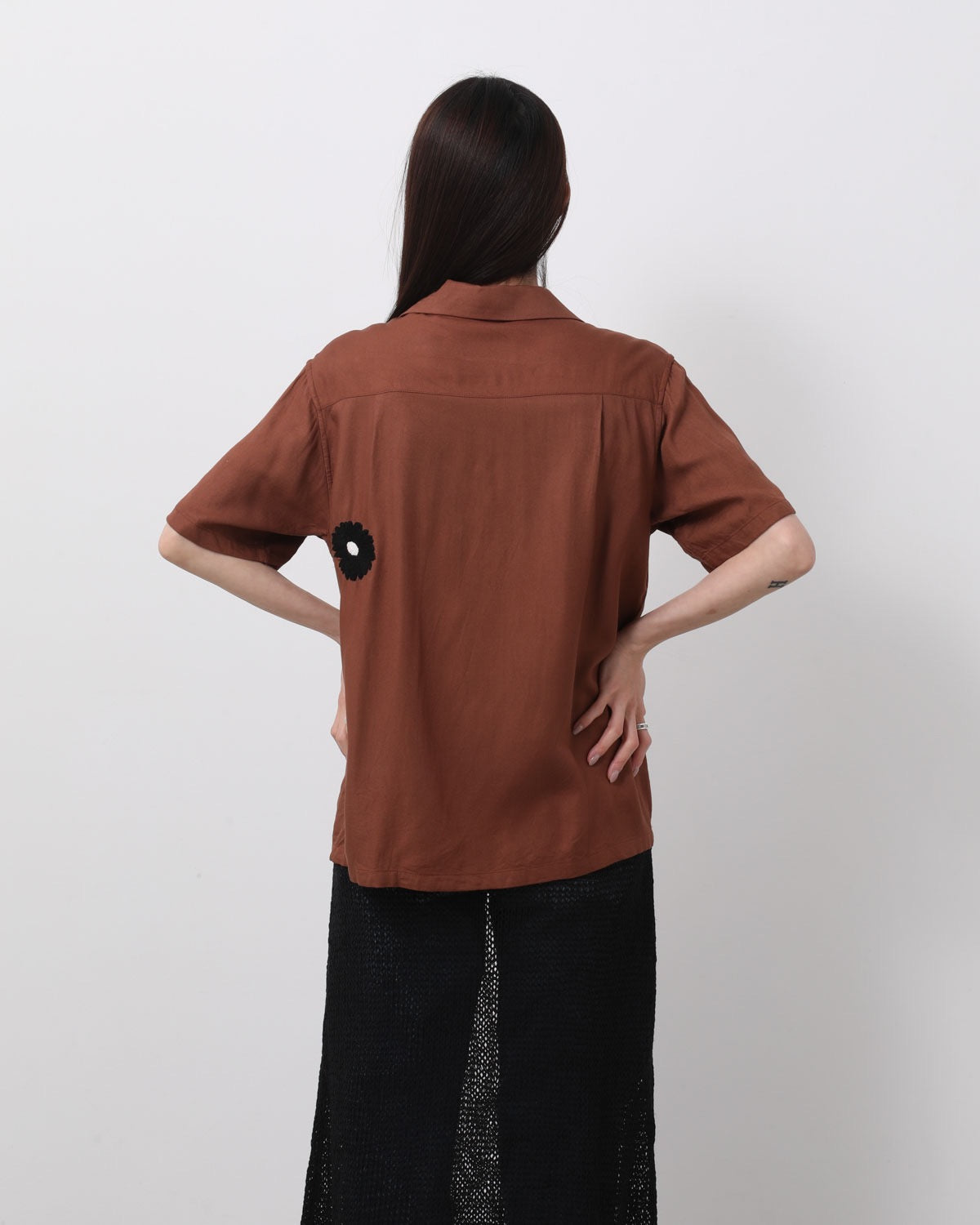 FLOWER EMBROIDERY OPEN COLLAR SS SHIRT