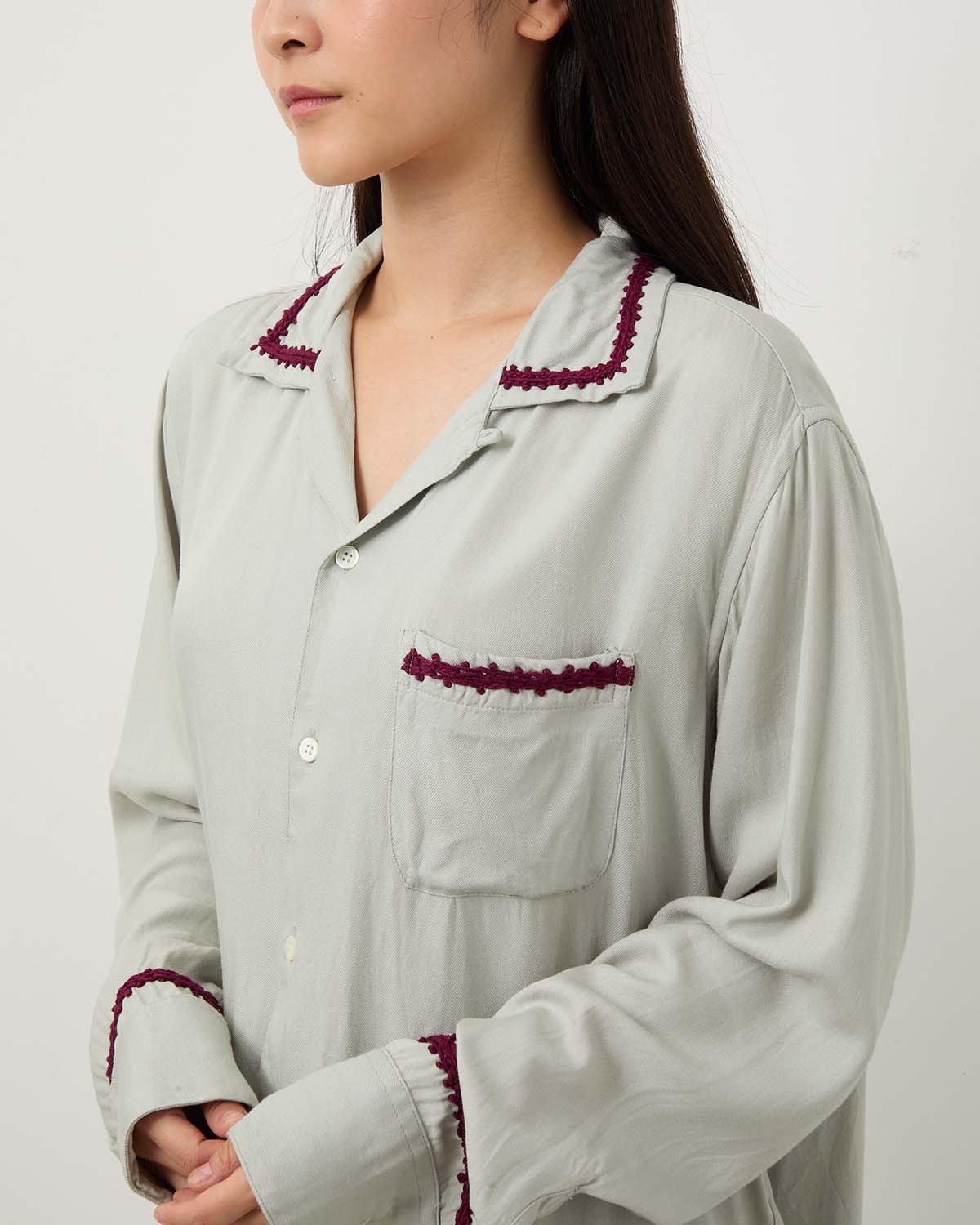 TRIM EMBROIDERY OPEN COLLAR SHIRT