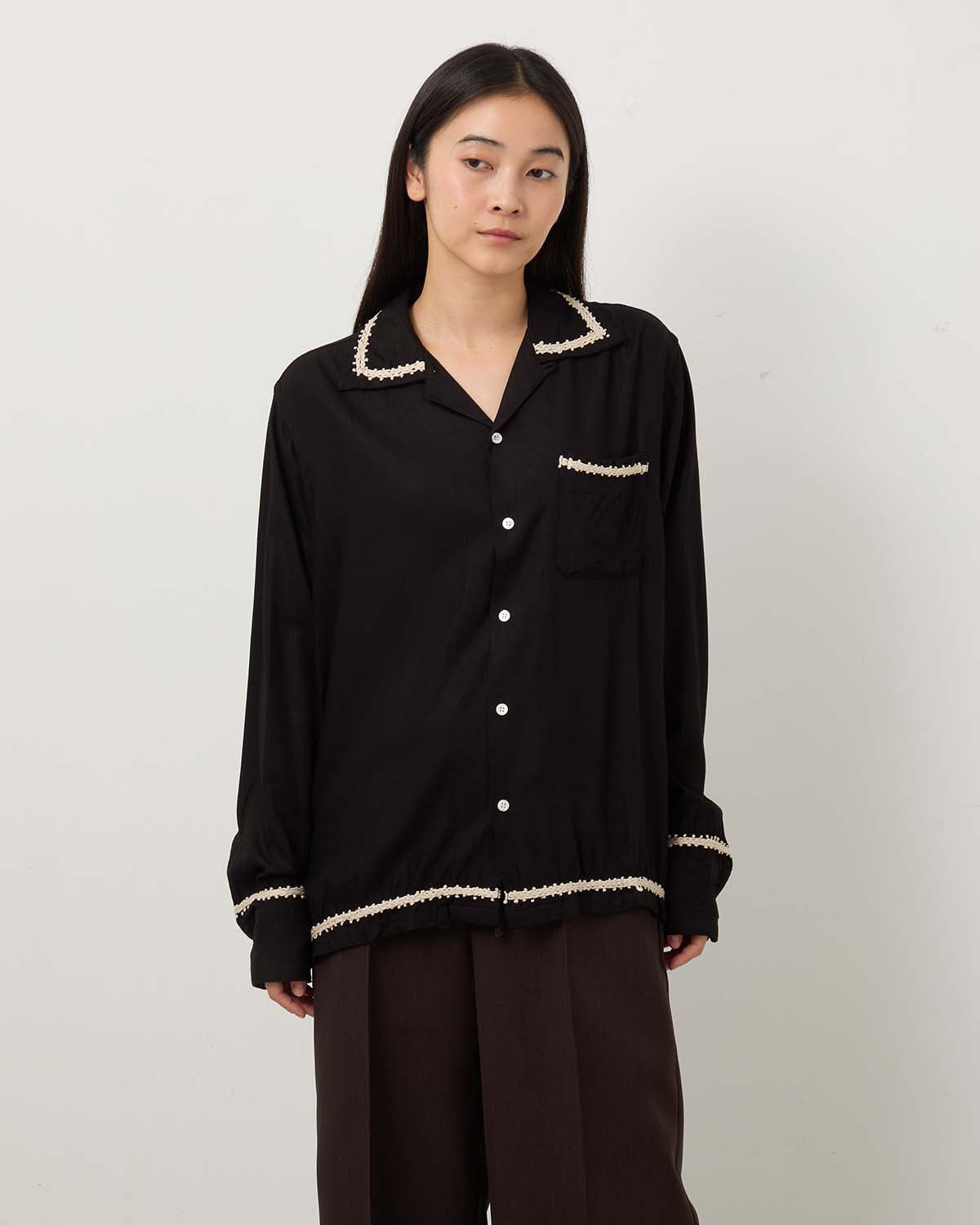 TRIM EMBROIDERY OPEN COLLAR SHIRT