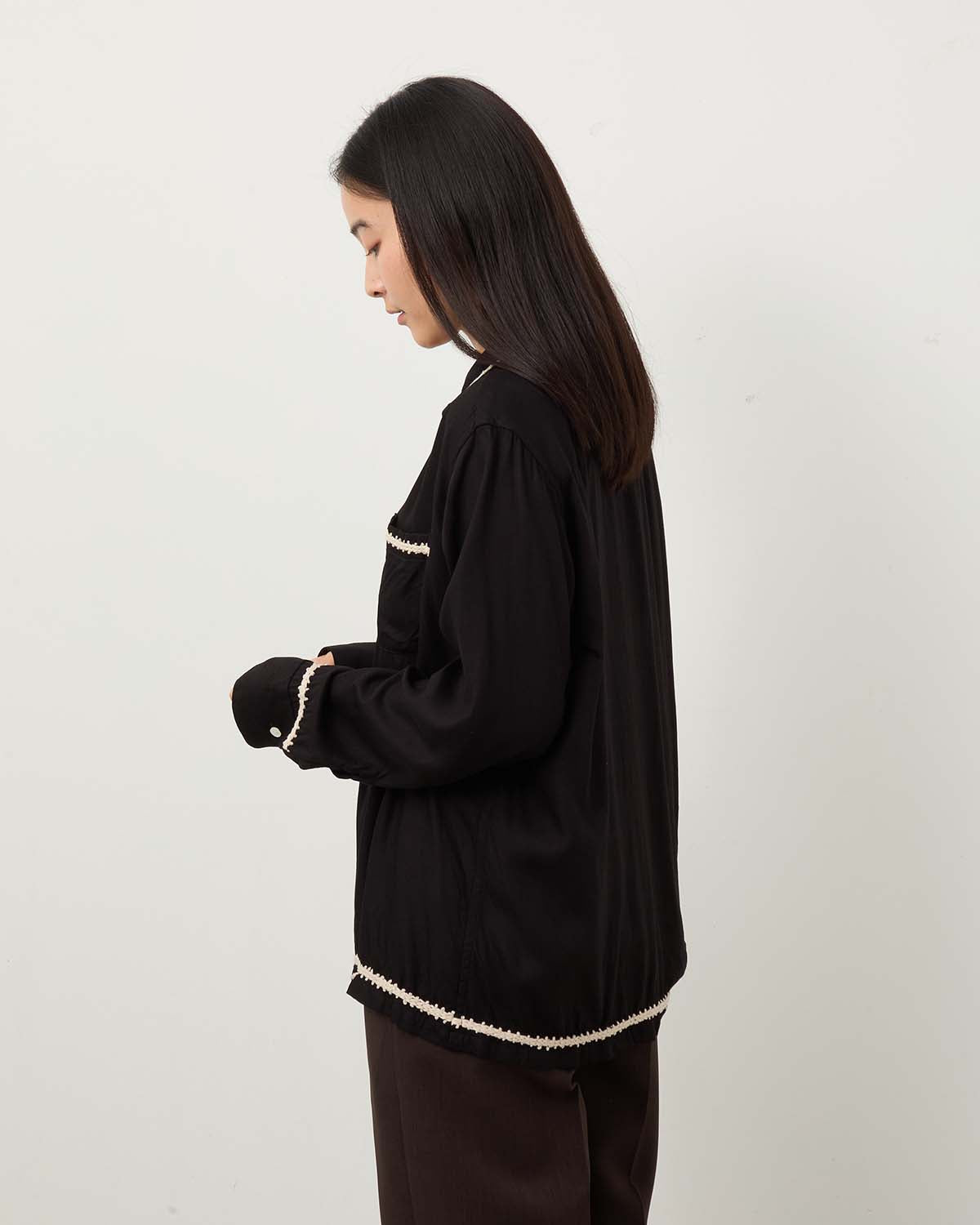 TRIM EMBROIDERY OPEN COLLAR SHIRT