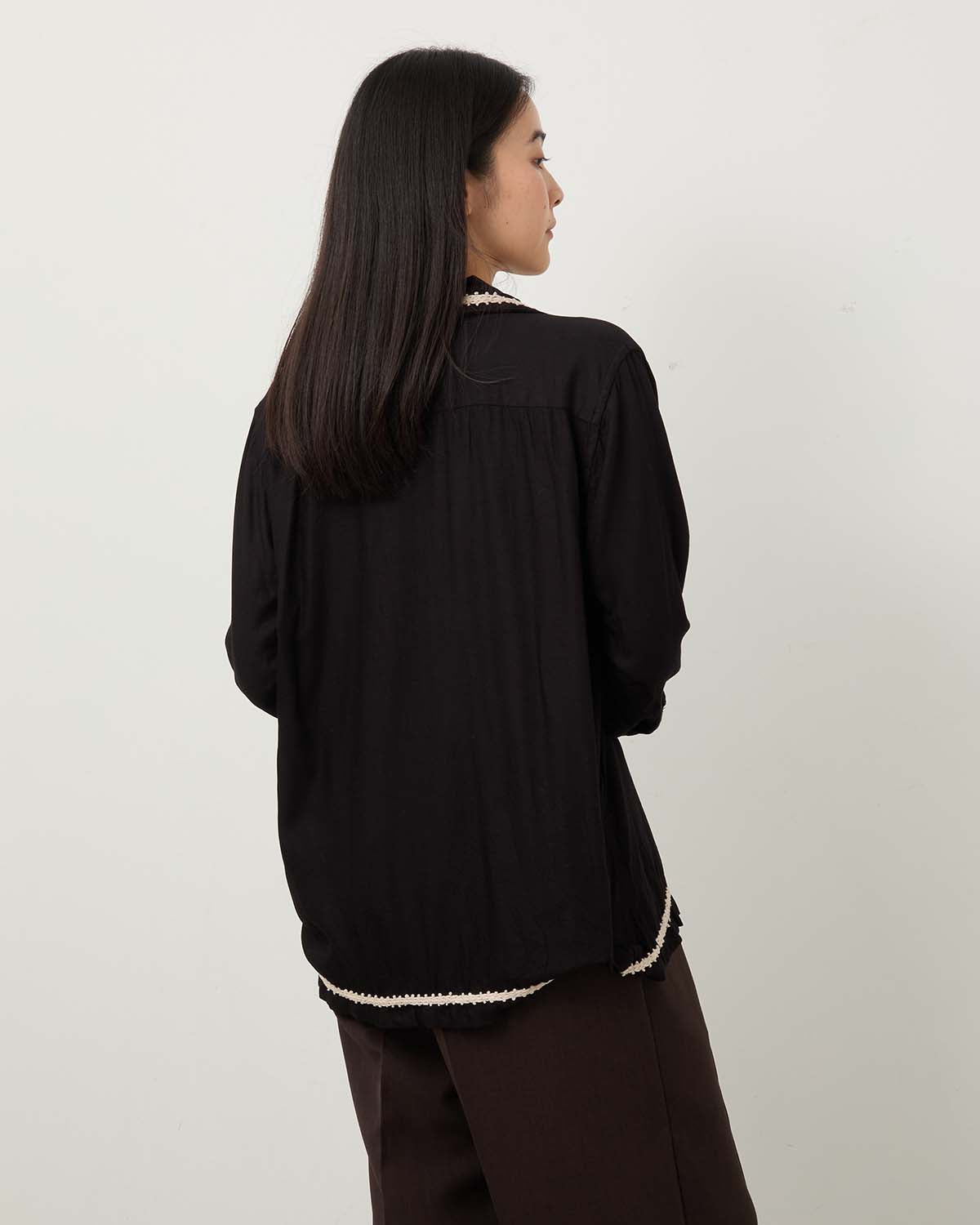 TRIM EMBROIDERY OPEN COLLAR SHIRT