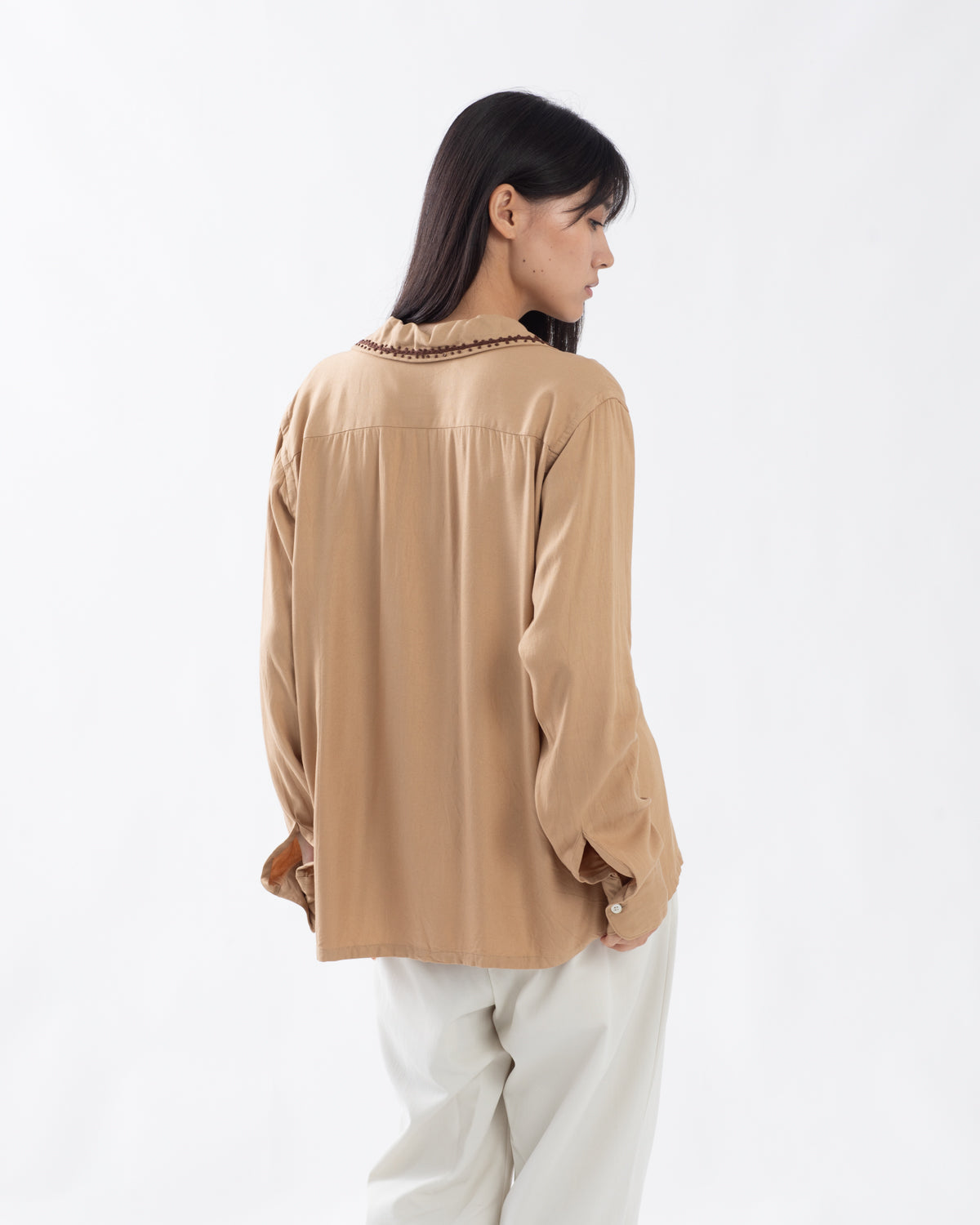 TRIM EMBROIDERY SHIRT