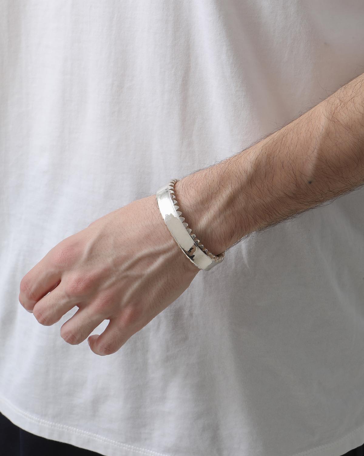 DWELLER STUDS BANGLE WIDE 925 SILVER by END