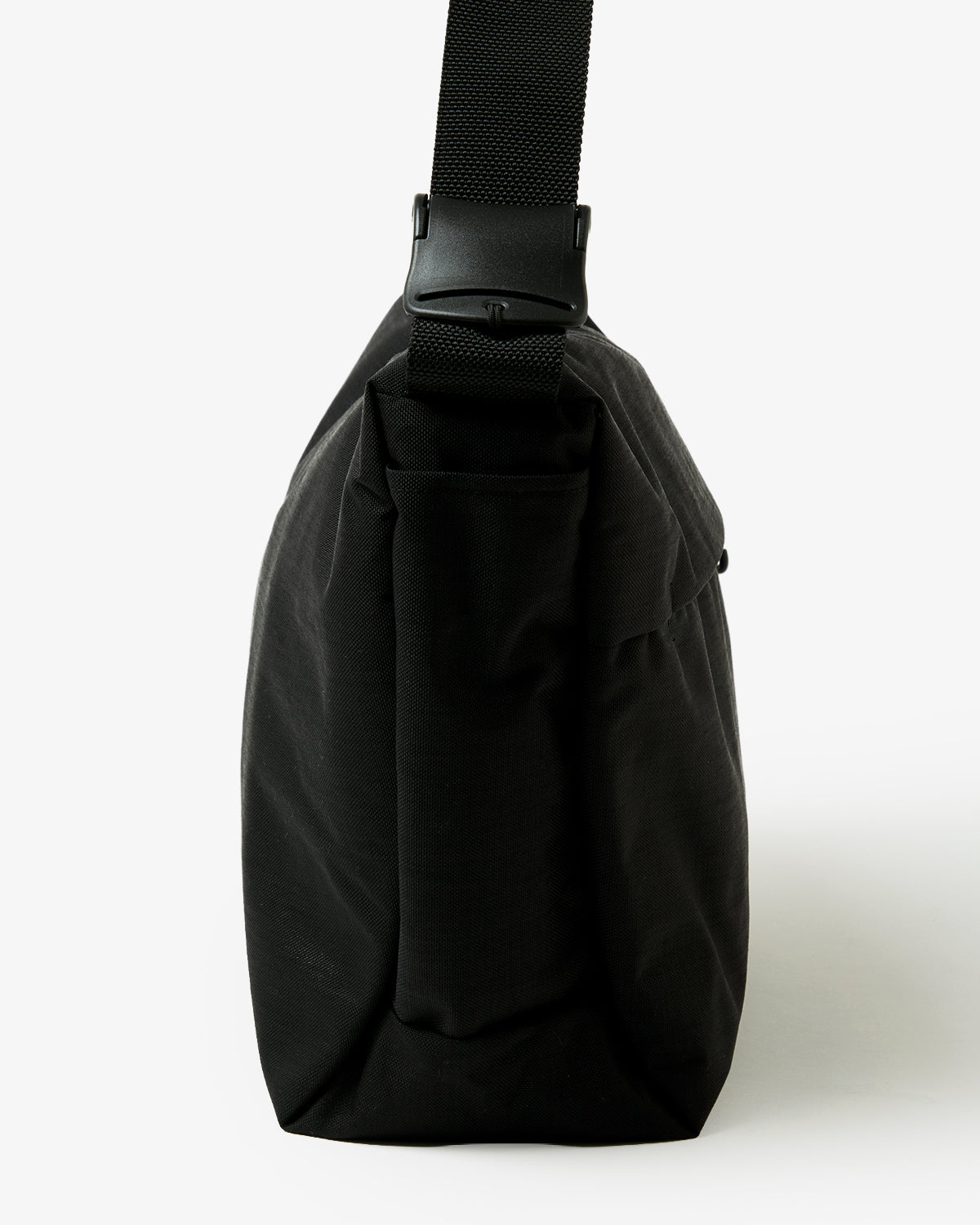 DWELLER SHOULDER BAG NYLON OXFORD