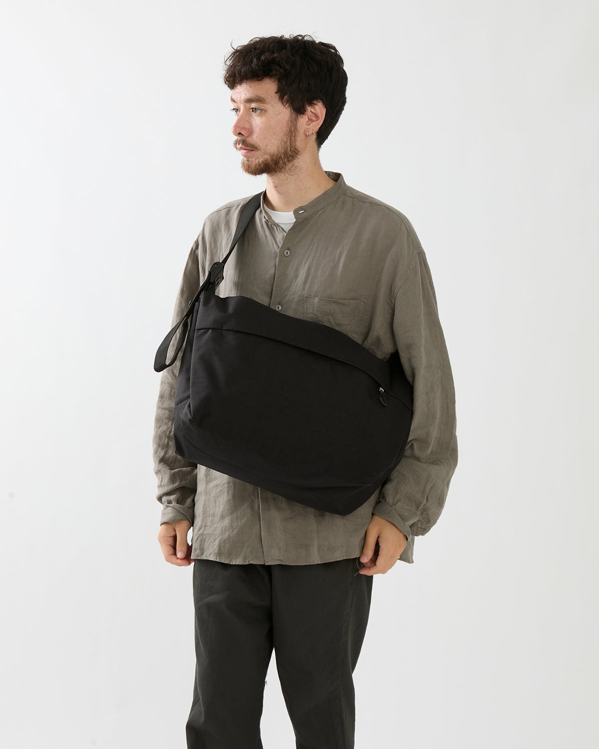 DWELLER SHOULDER BAG NYLON OXFORD