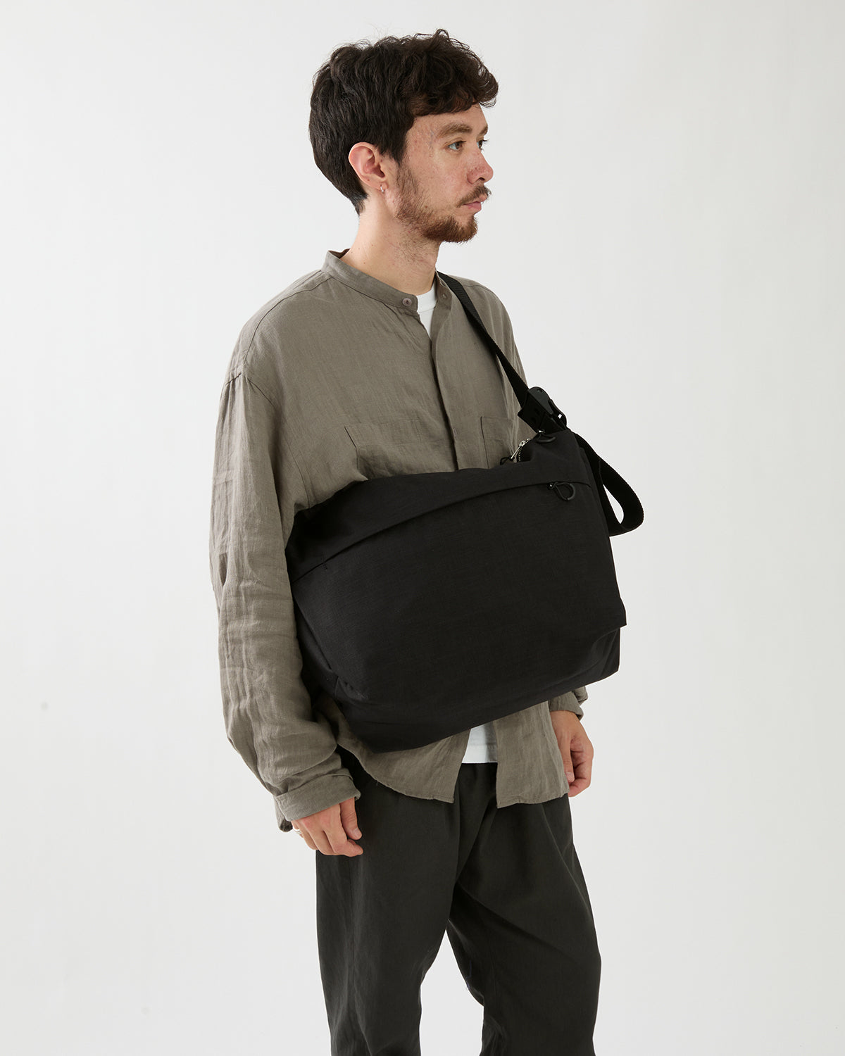 DWELLER SHOULDER BAG NYLON OXFORD