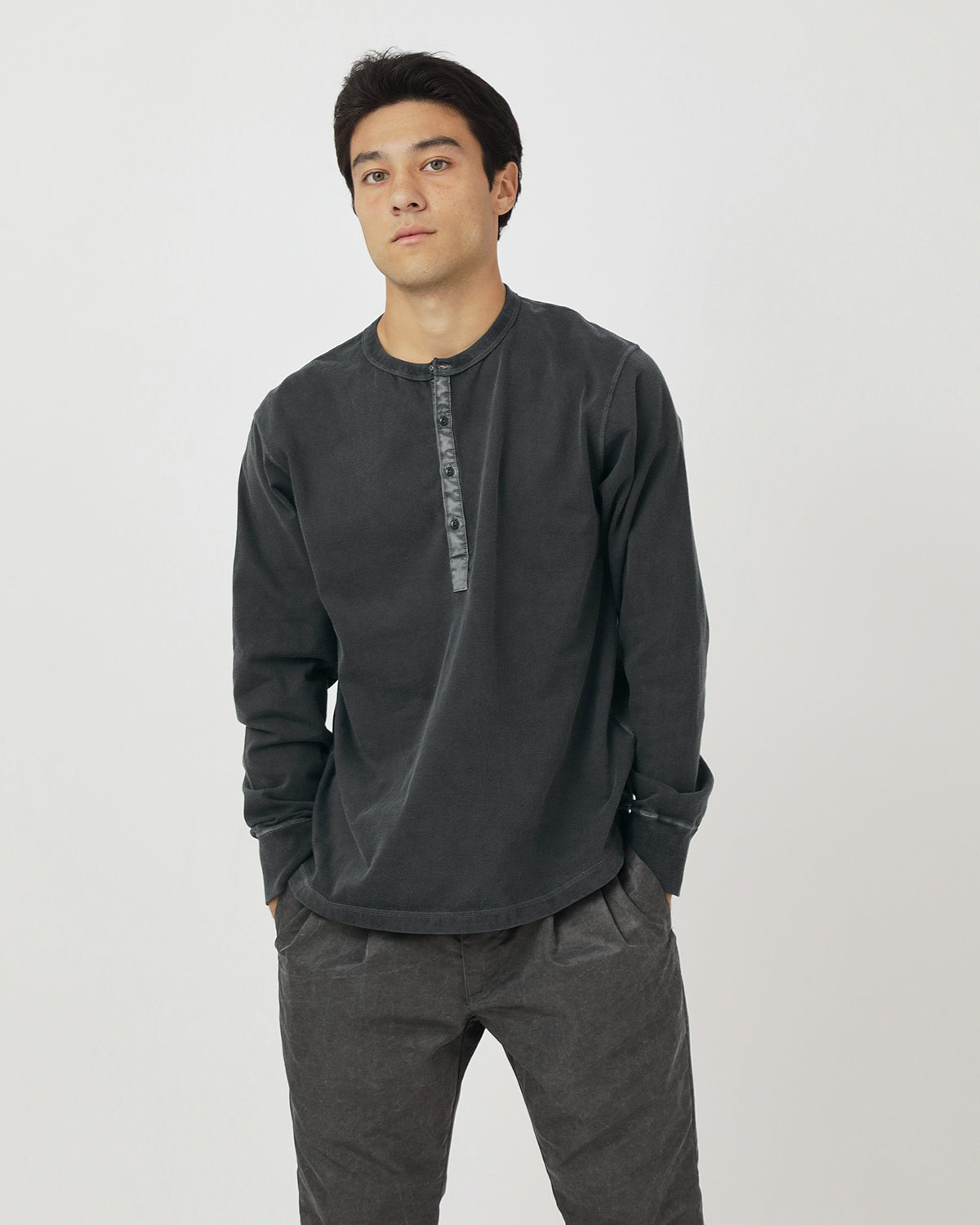 DWELLER L/S HENRY NECK TEE COTTON JERSEY PIGMENT DYE