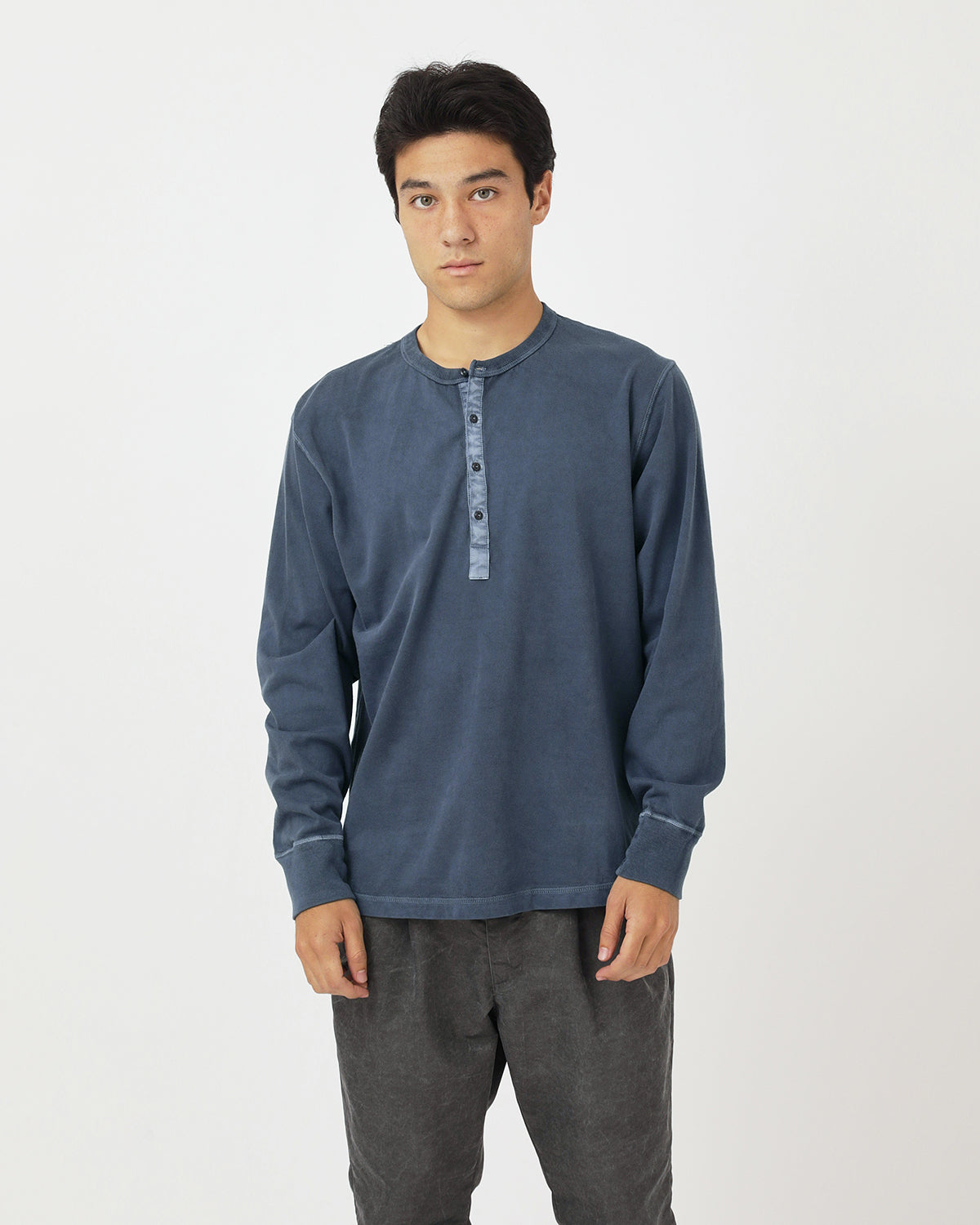DWELLER L/S HENRY NECK TEE COTTON JERSEY PIGMENT DYE