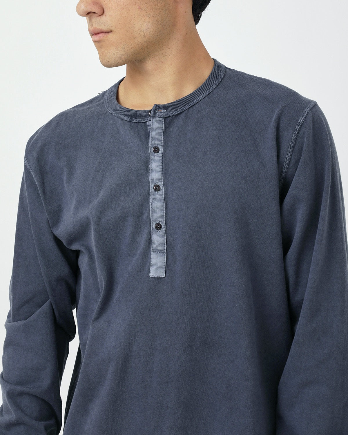 DWELLER L/S HENRY NECK TEE COTTON JERSEY PIGMENT DYE