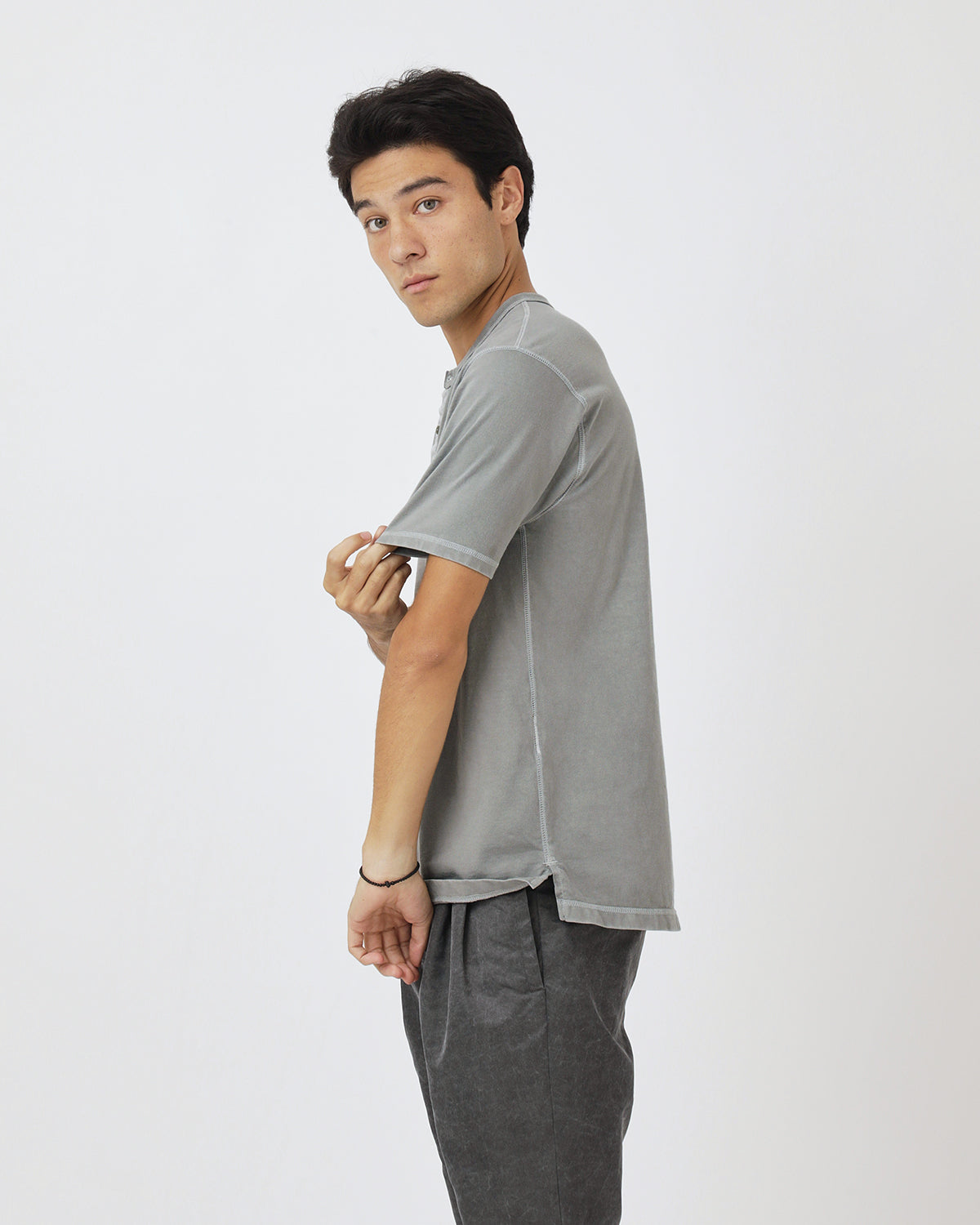 DWELLER S/S HENRY NECK TEE COTTON JERSEY PIGMENT DYE