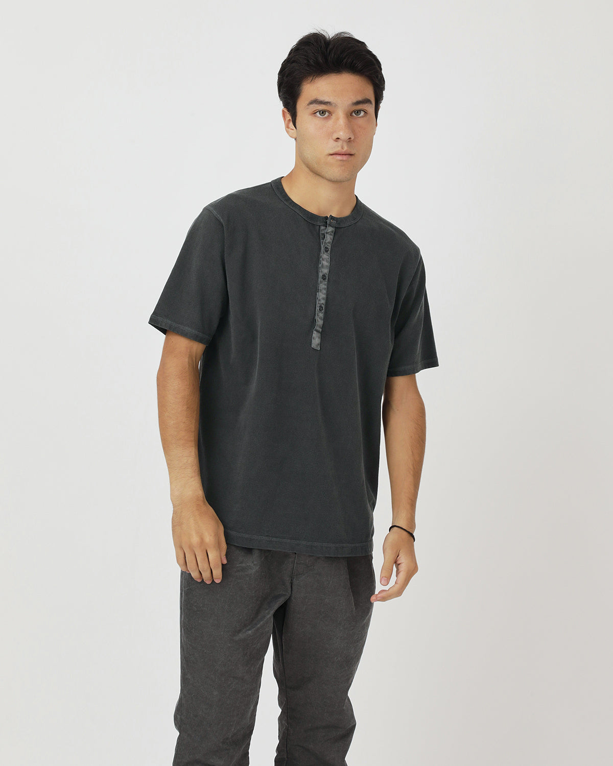DWELLER S/S HENRY NECK TEE COTTON JERSEY PIGMENT DYE