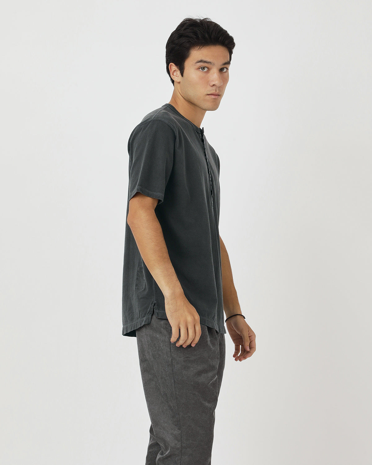 DWELLER S/S HENRY NECK TEE COTTON JERSEY PIGMENT DYE