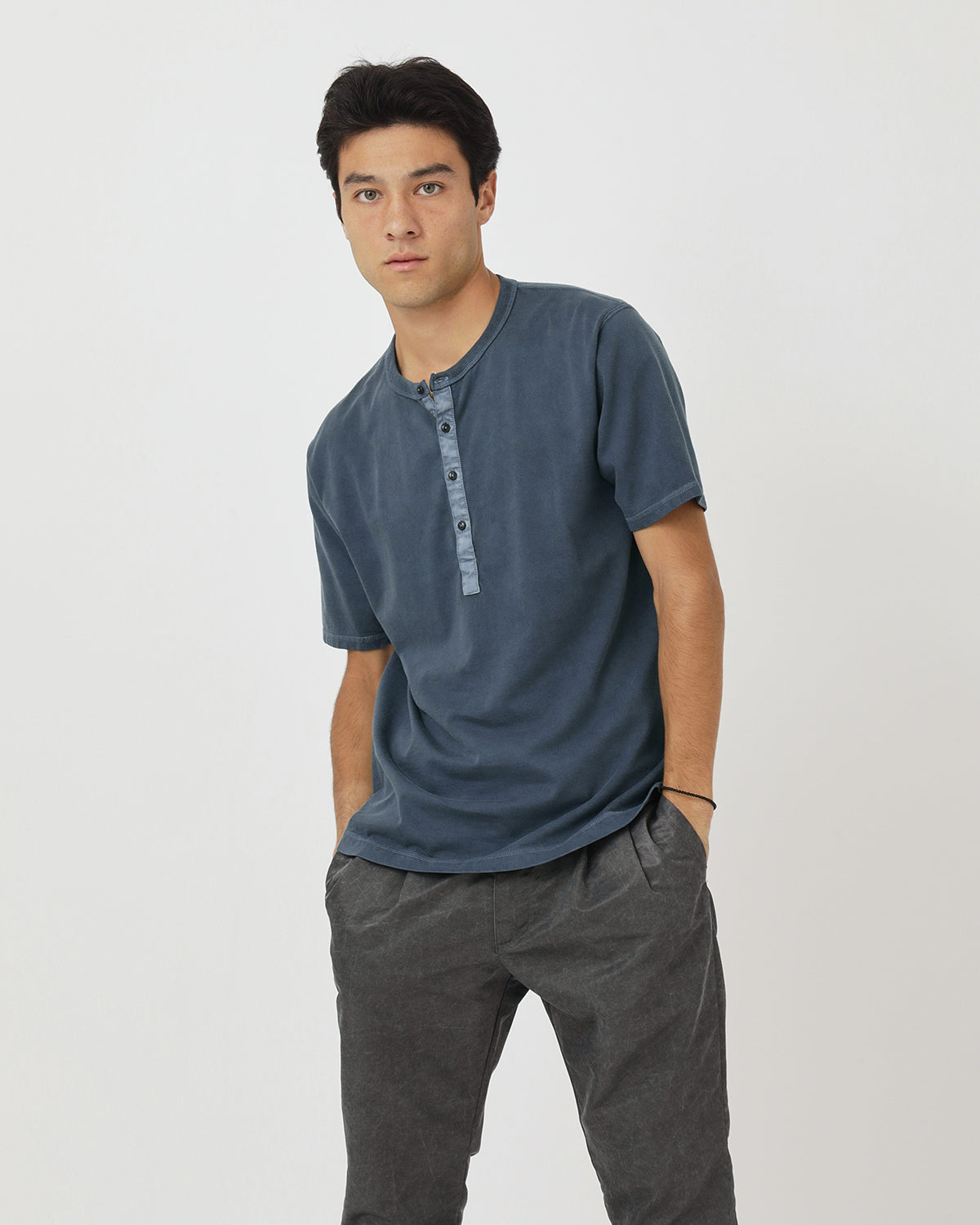DWELLER S/S HENRY NECK TEE COTTON JERSEY PIGMENT DYE