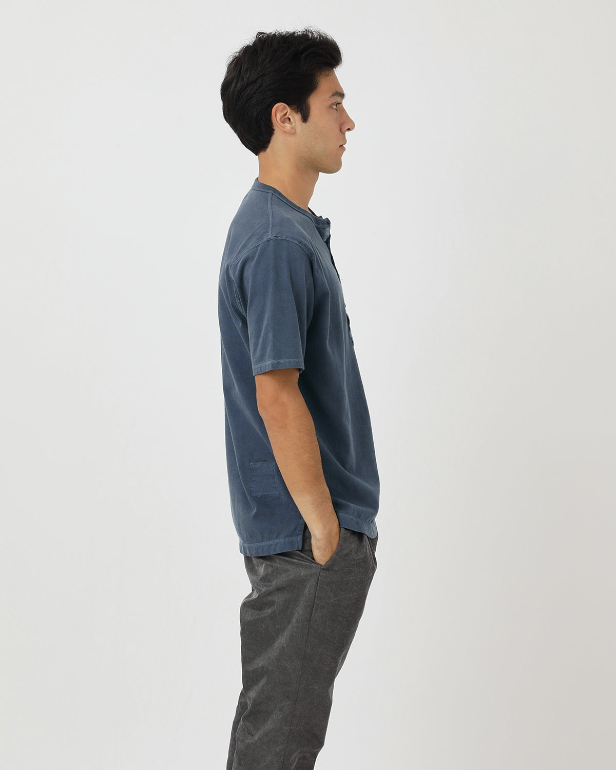 DWELLER S/S HENRY NECK TEE COTTON JERSEY PIGMENT DYE