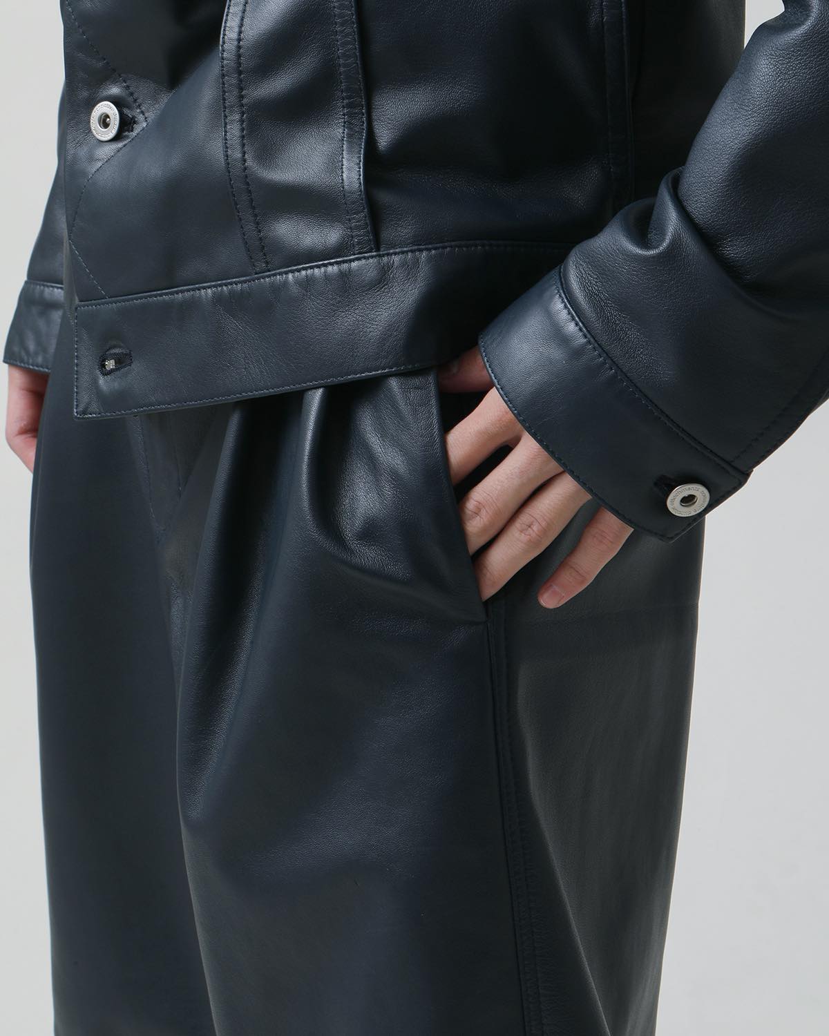 DWELLER EASY SHORTS SHEEP LEATHER