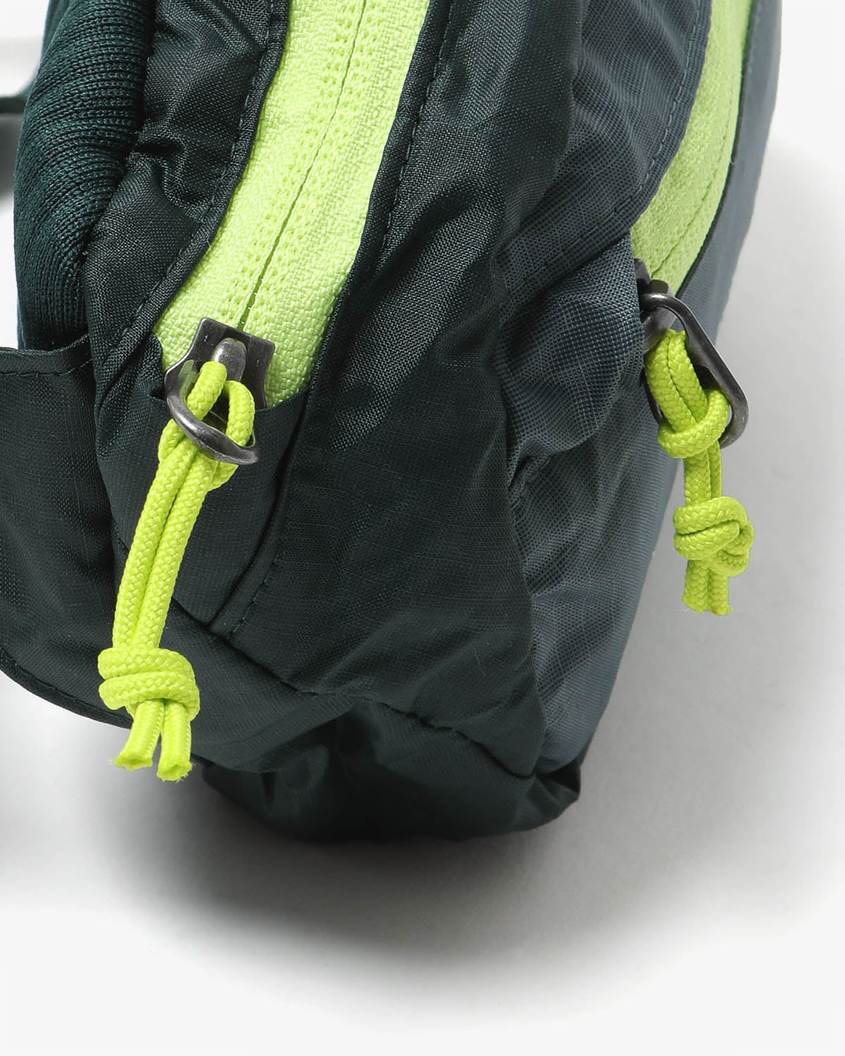 ULTRALIGHT BLACK HOLE MINI HIP PACK