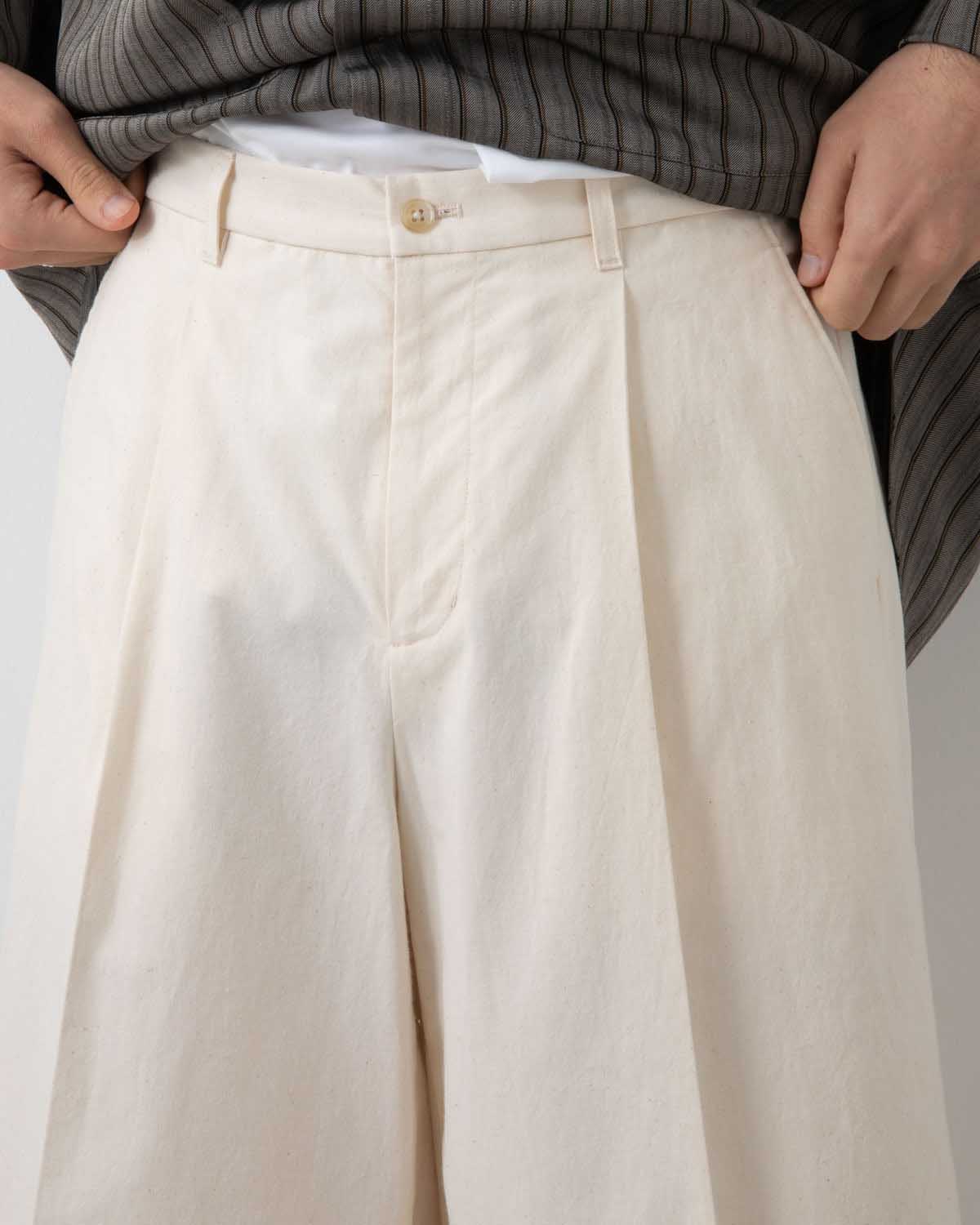 TUCK WIDE SHORTS A