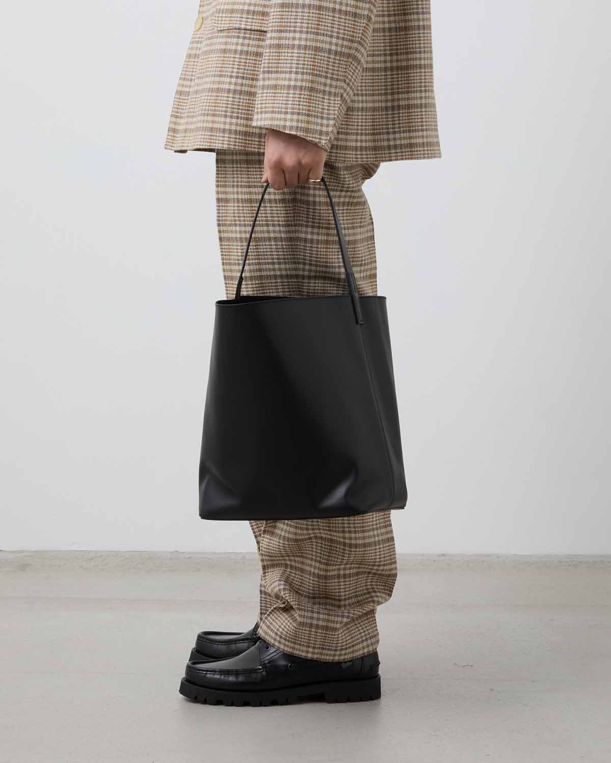 LEATHER TOTE BAG MADE BY AETA