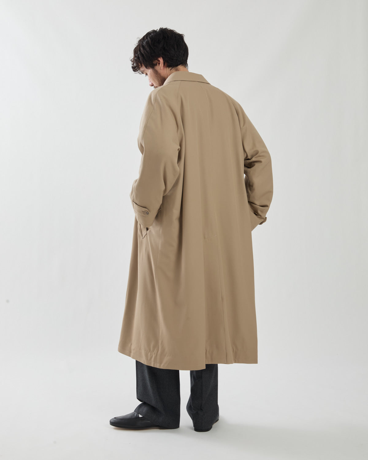 ULTRA FINE WOOL TWILL WOOL-LINED COAT