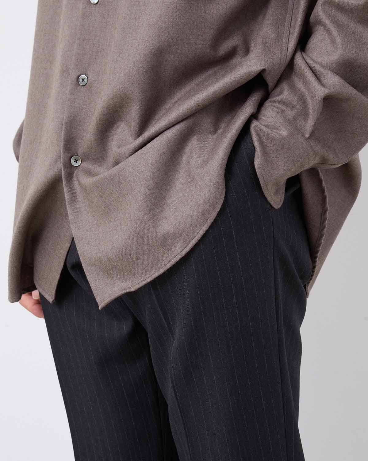 BLUEFACED WOOL TWO-TUCK SLACKS