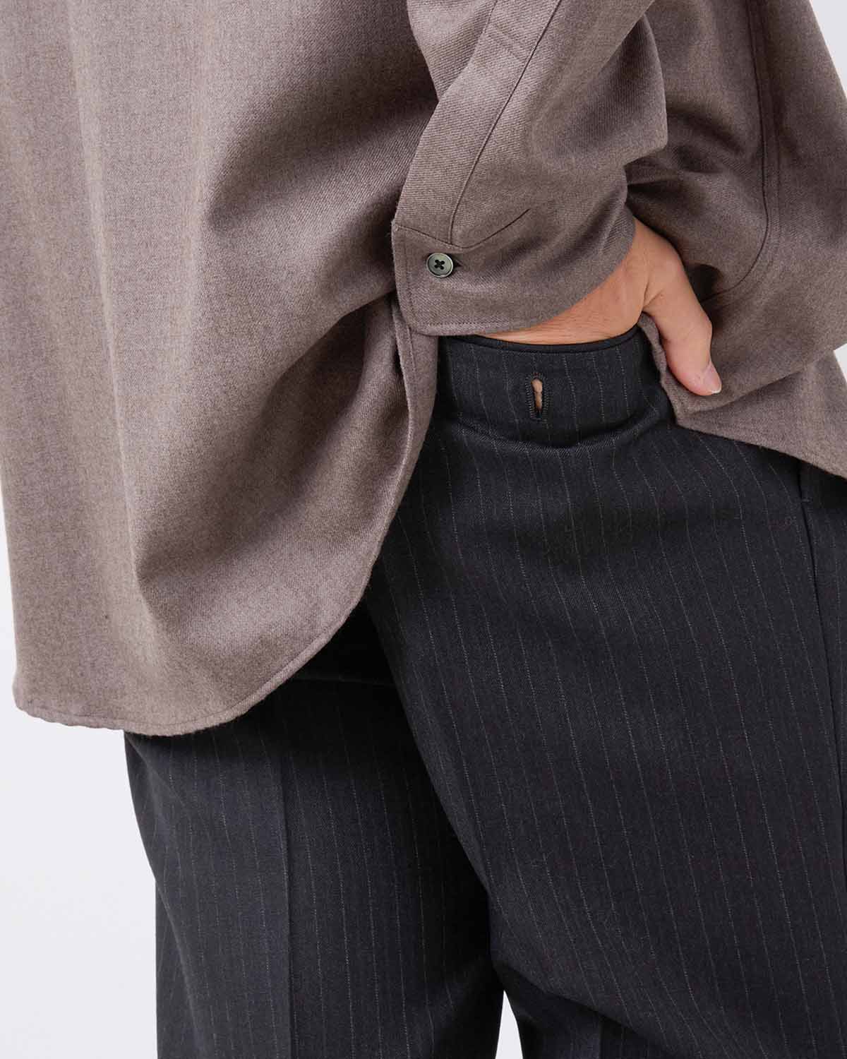 BLUEFACED WOOL TWO-TUCK SLACKS