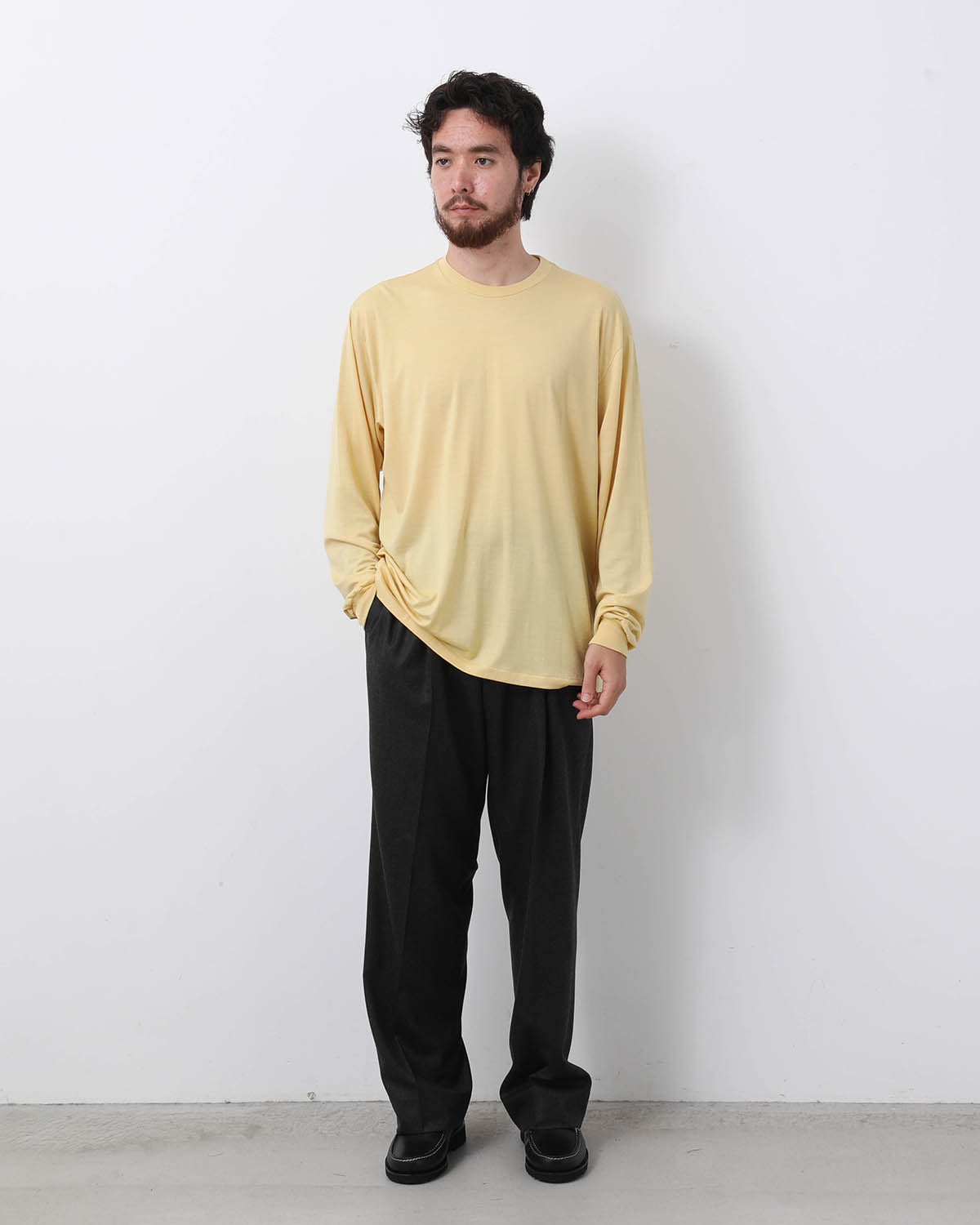 SUPER LIGHT WOOL TWO-TUCK SLACKS