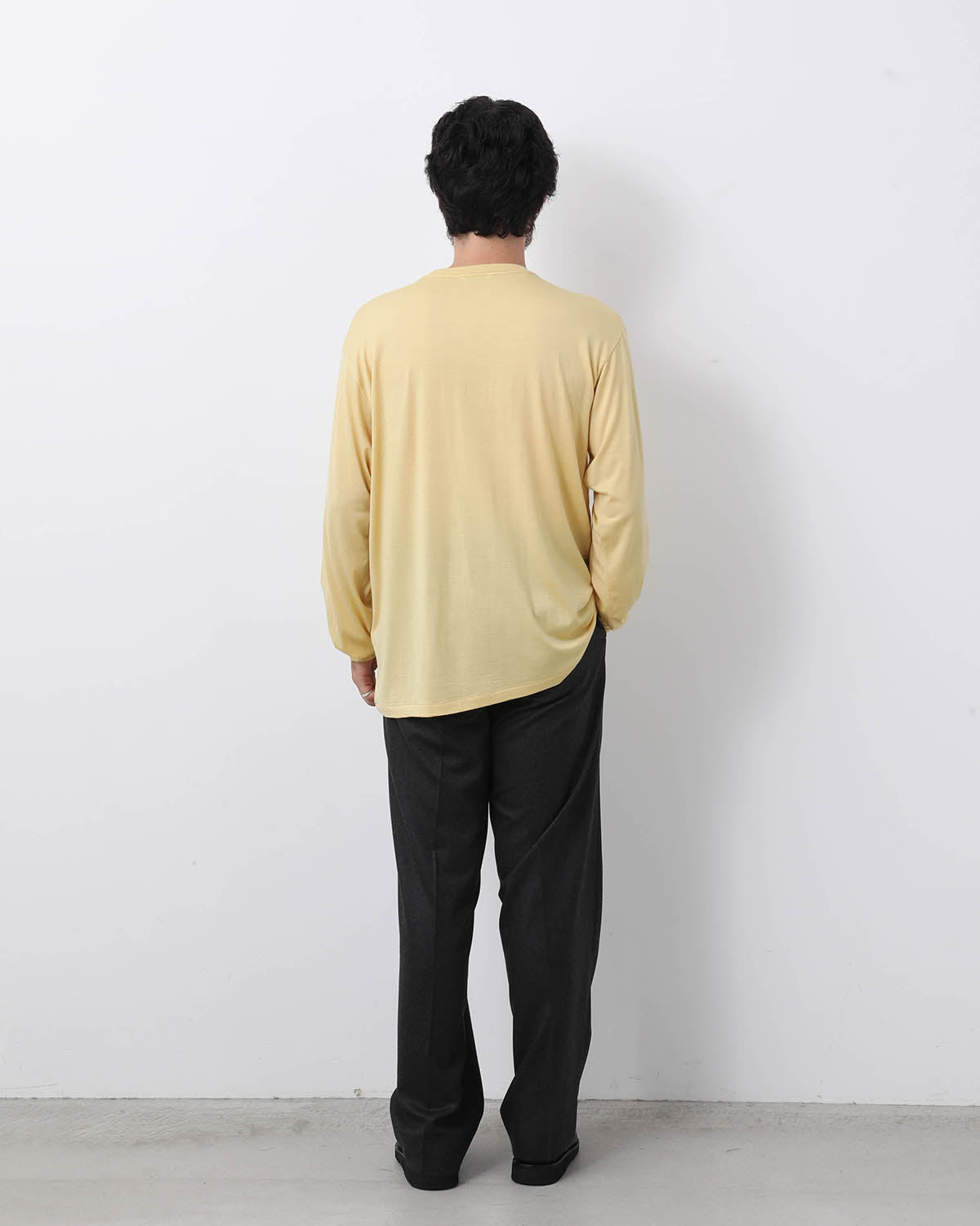 SUPER LIGHT WOOL TWO-TUCK SLACKS